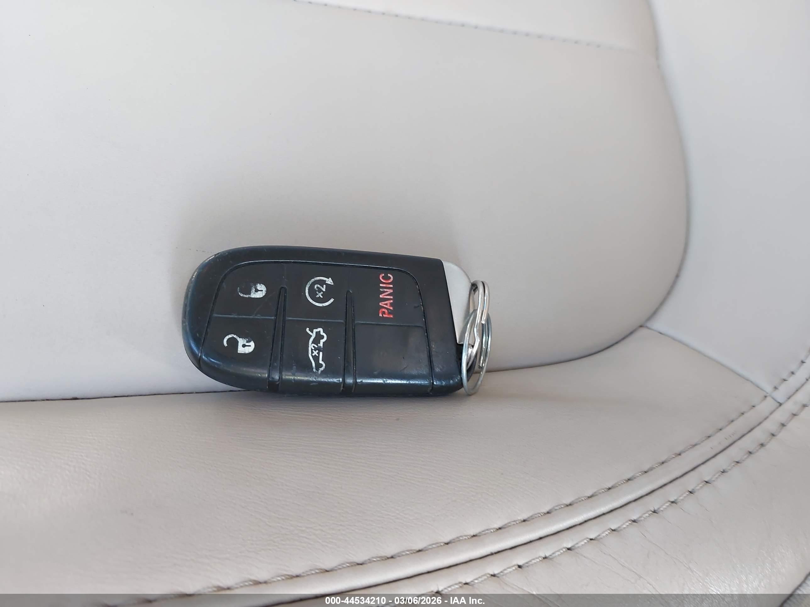 CHRYSLER 200 image 11