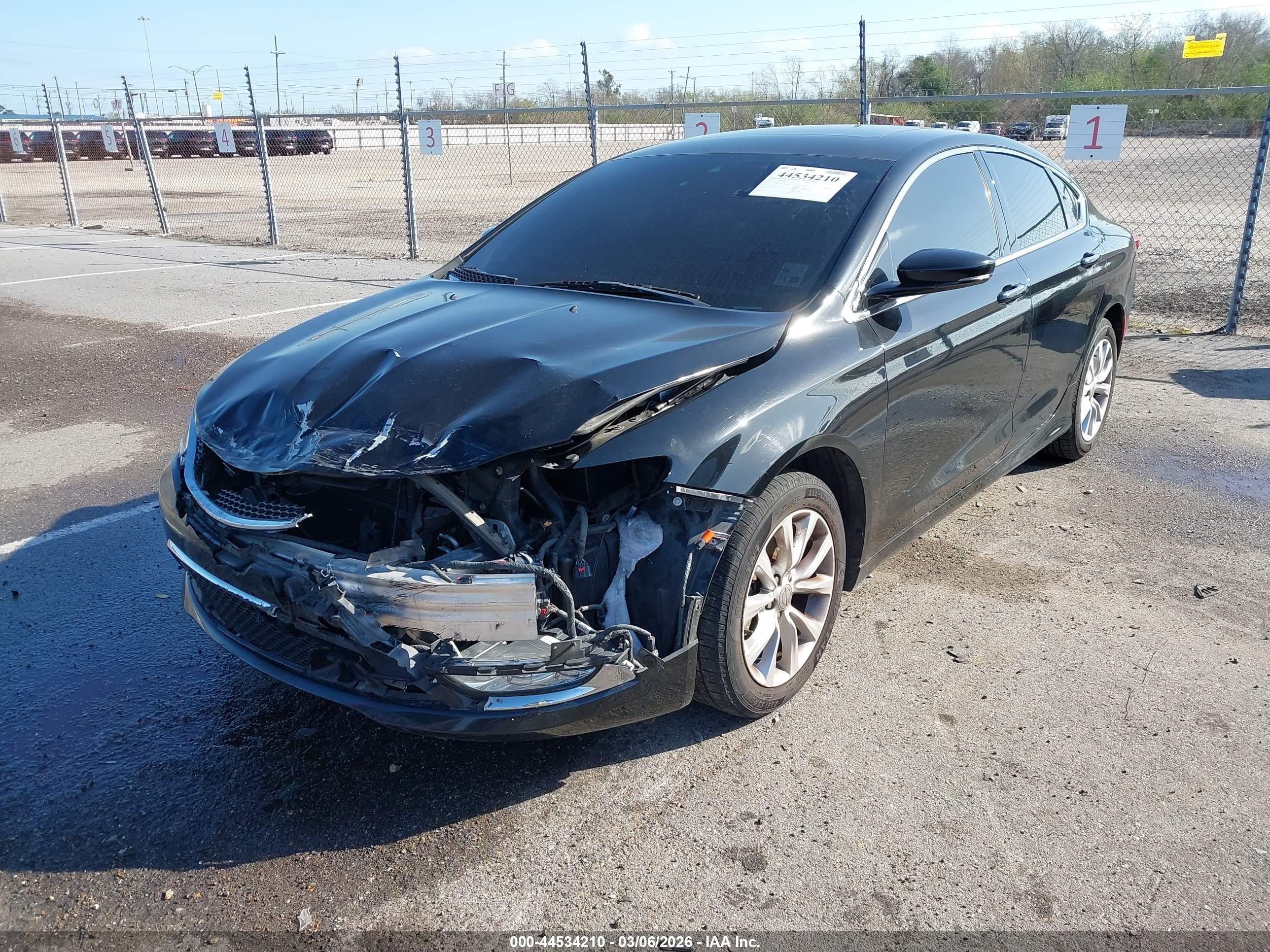 CHRYSLER 200 image 2
