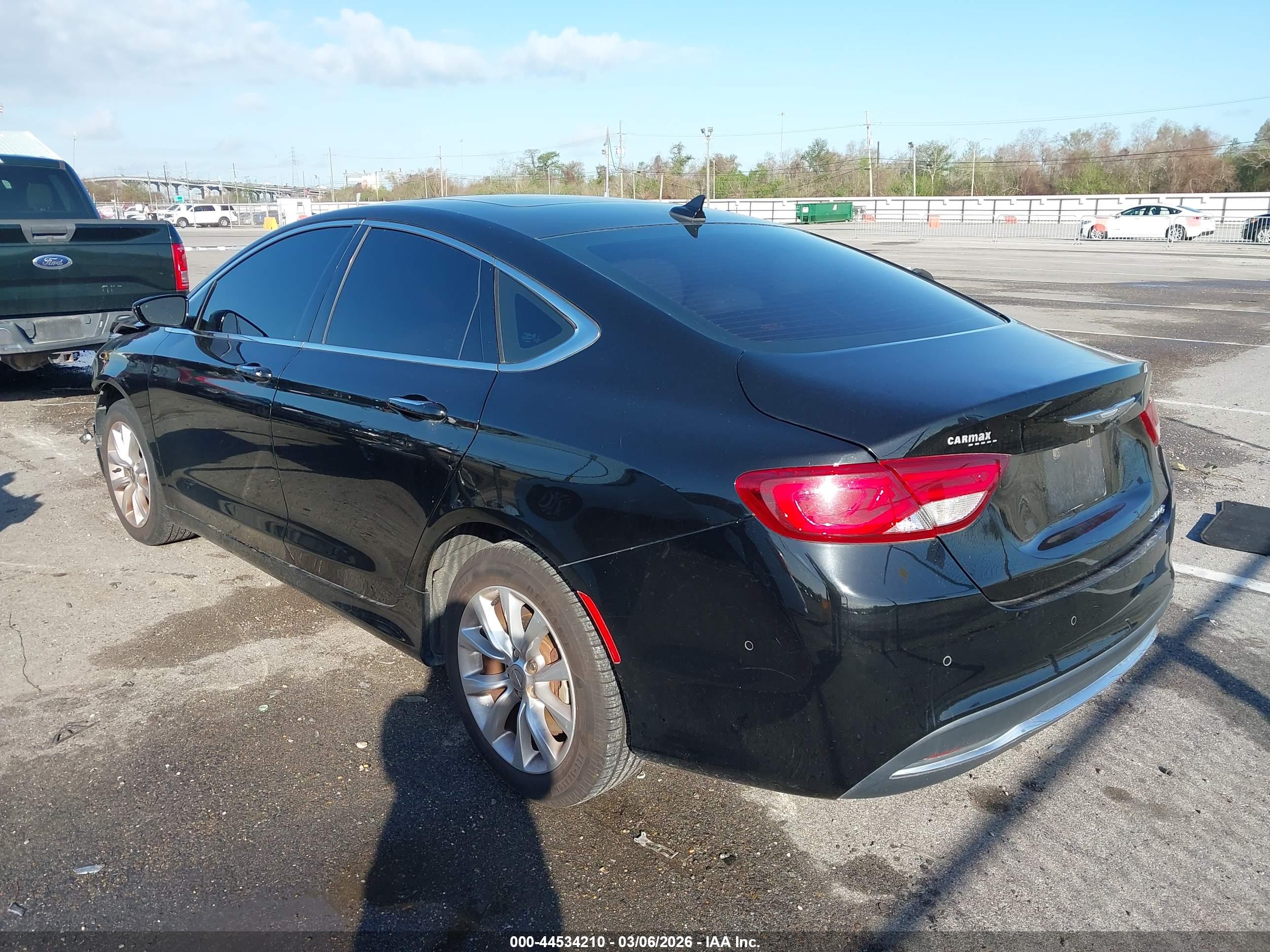 CHRYSLER 200 image 3