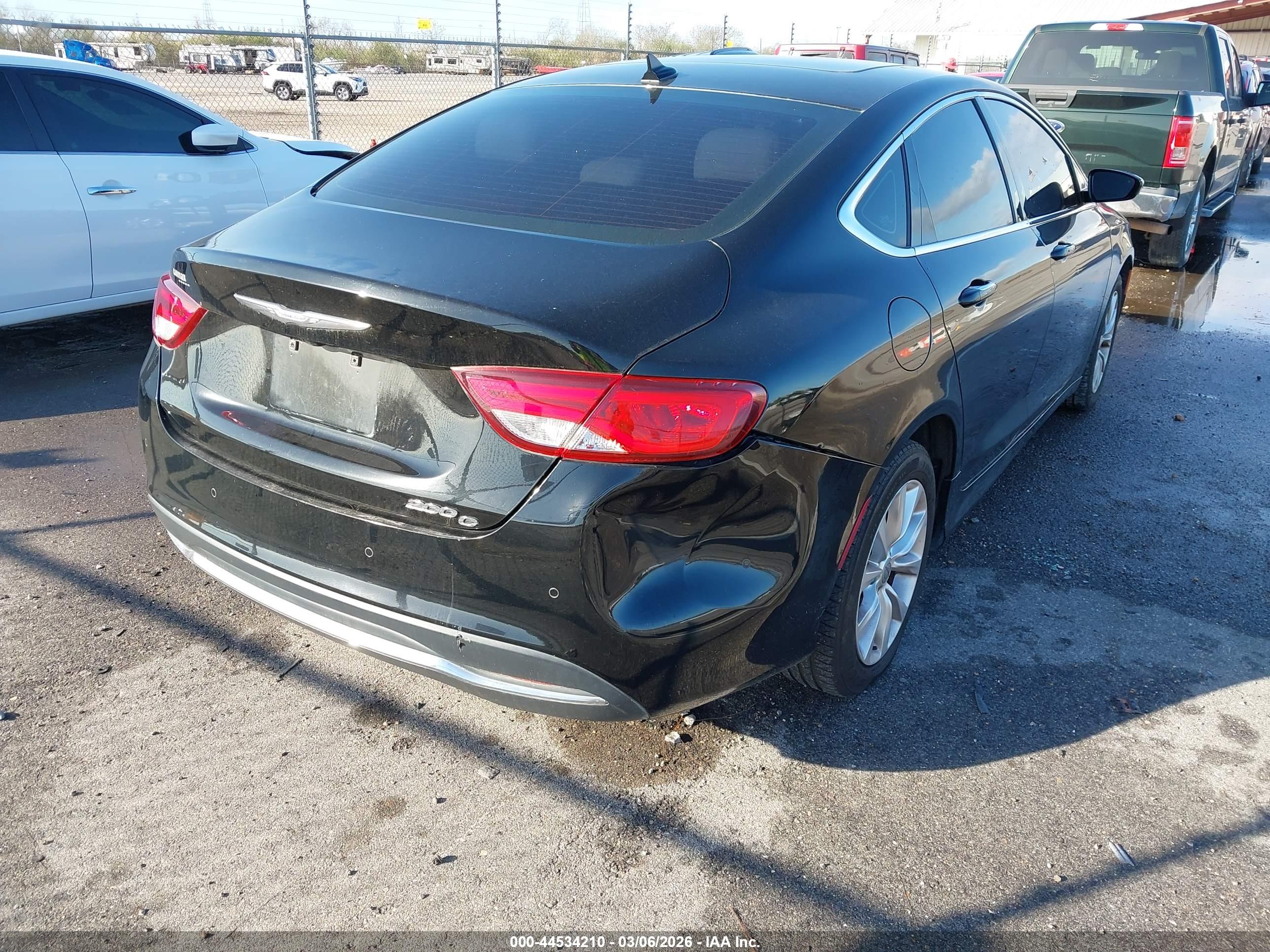 CHRYSLER 200 image 4