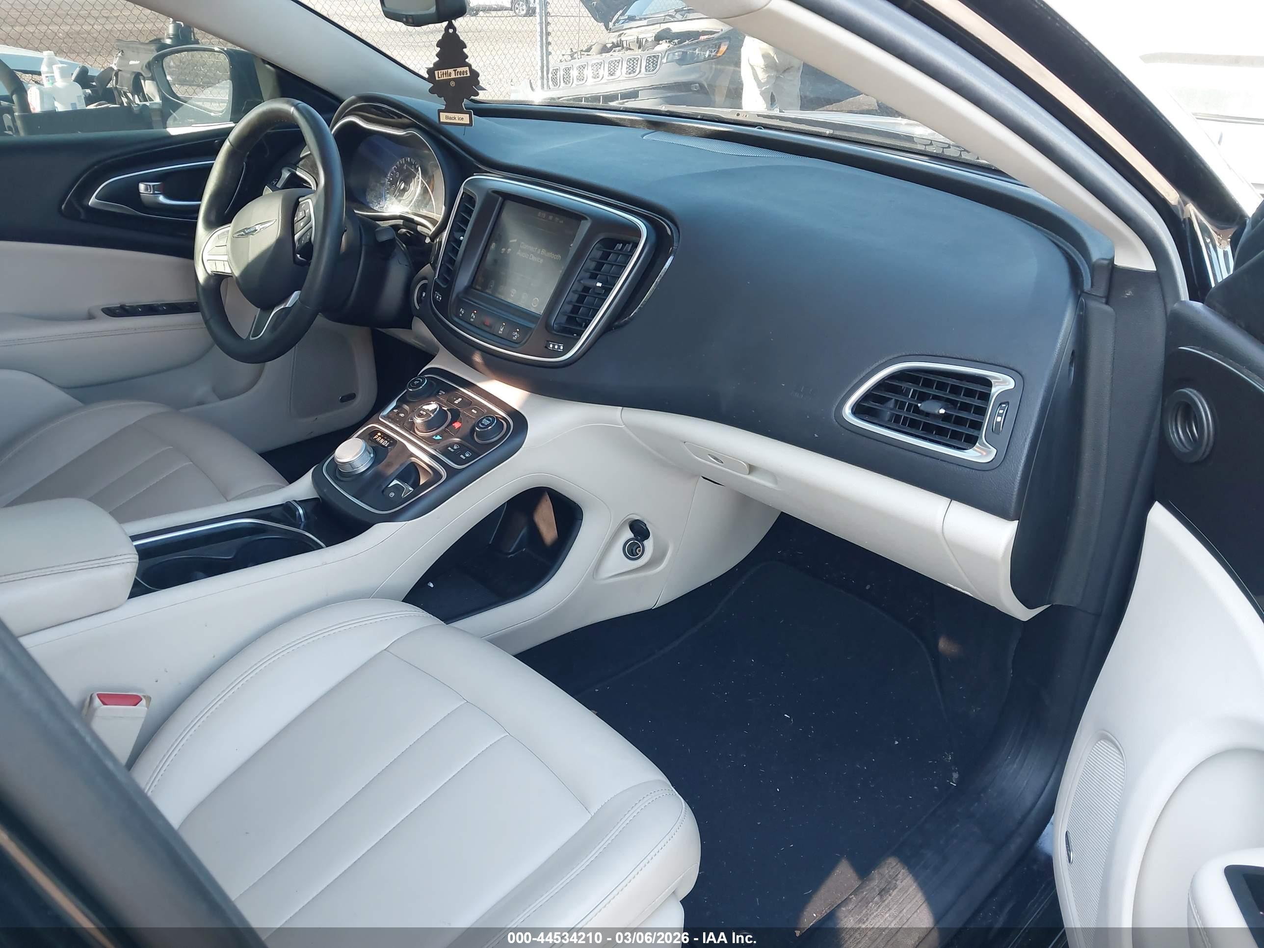 CHRYSLER 200 image 5
