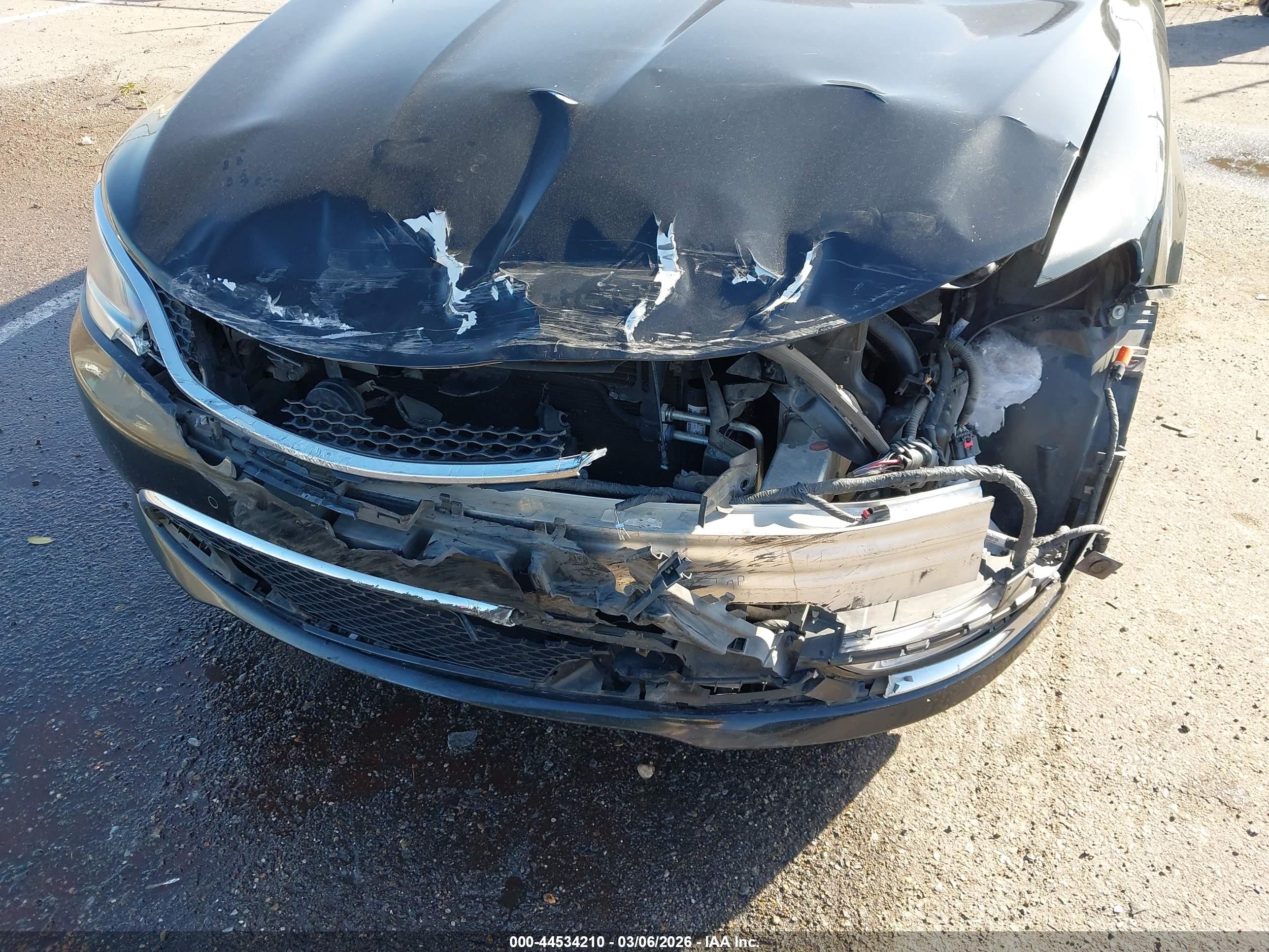 CHRYSLER 200 image 6