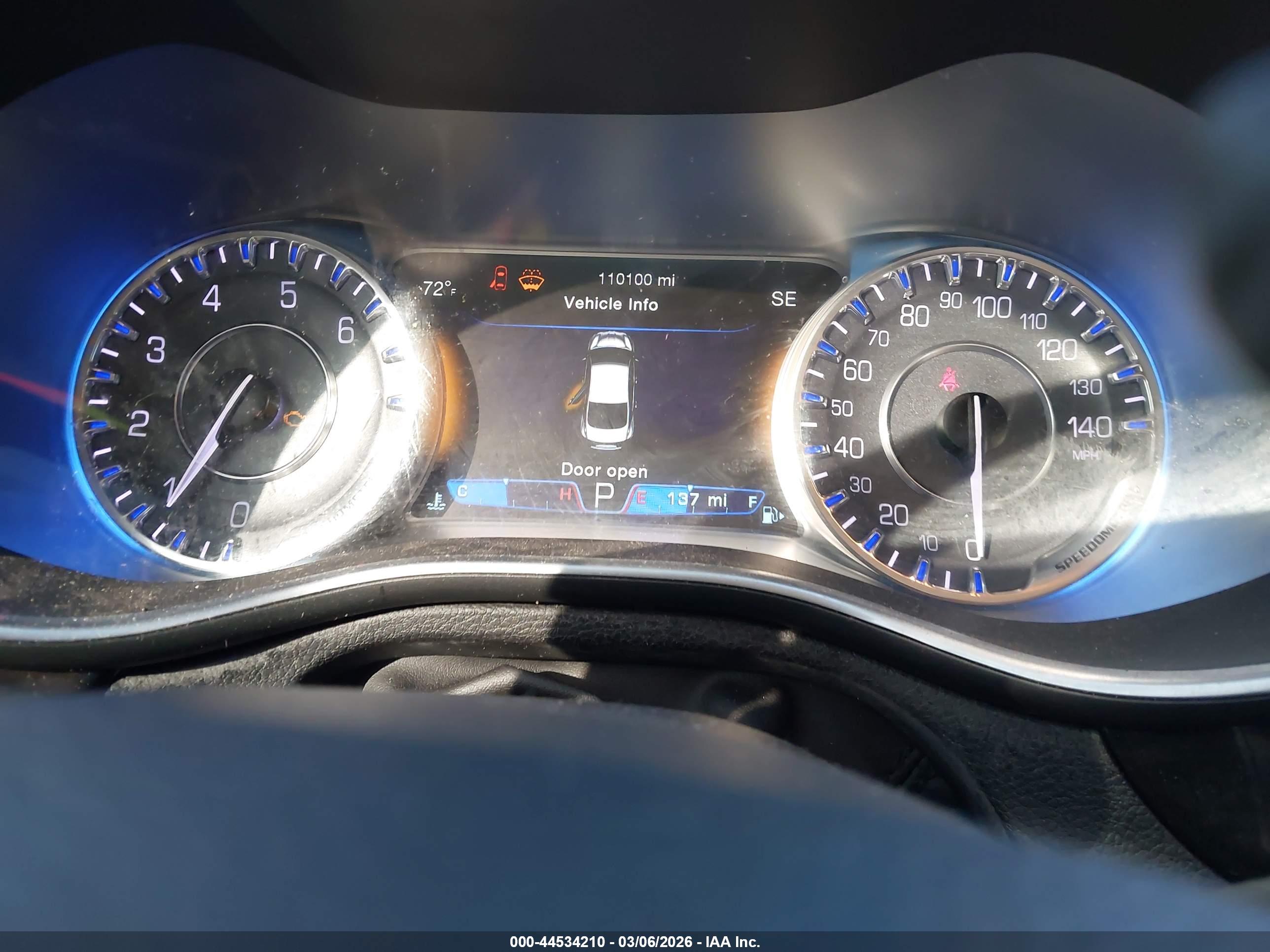 CHRYSLER 200 image 7