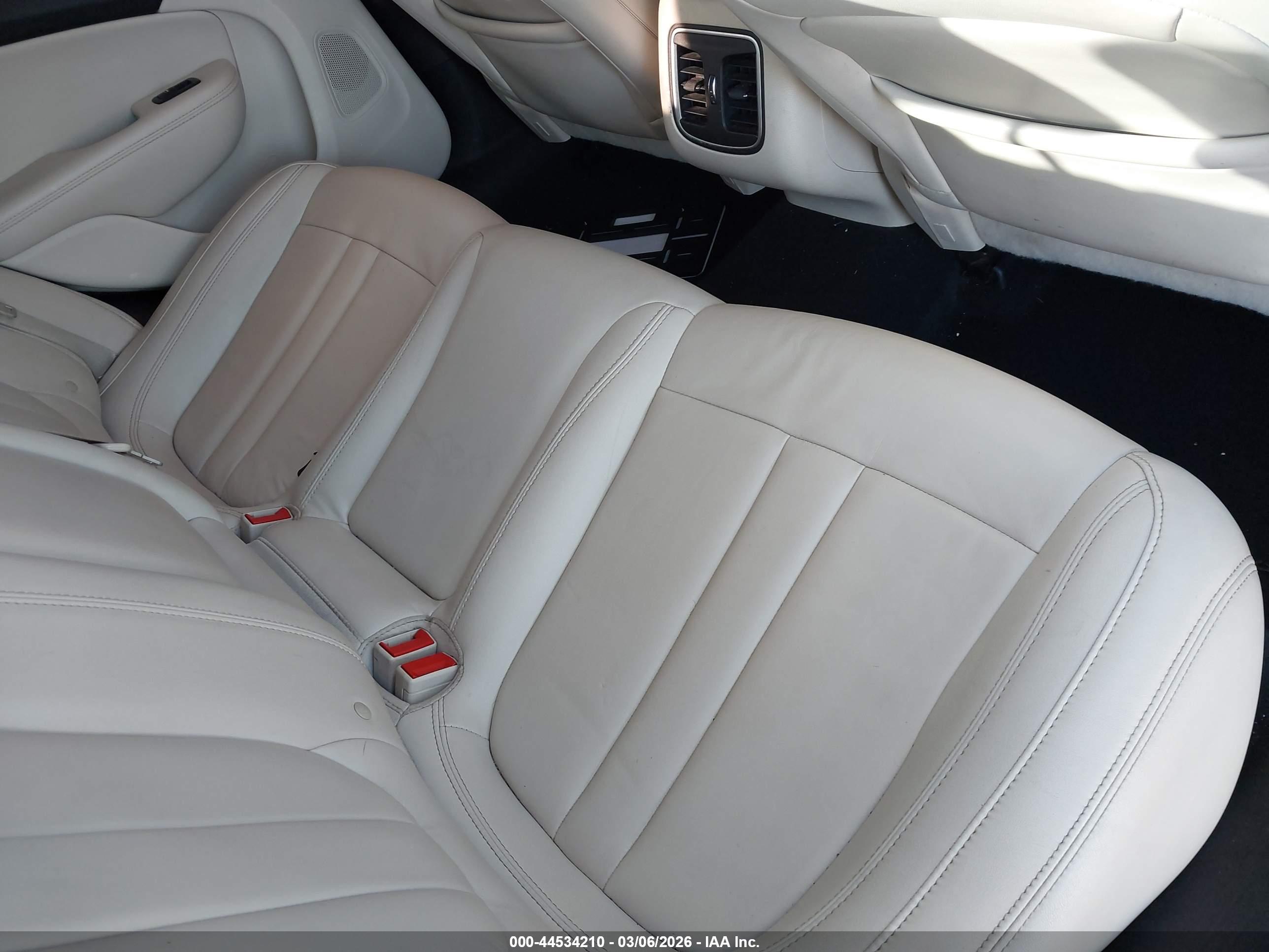 CHRYSLER 200 image 8