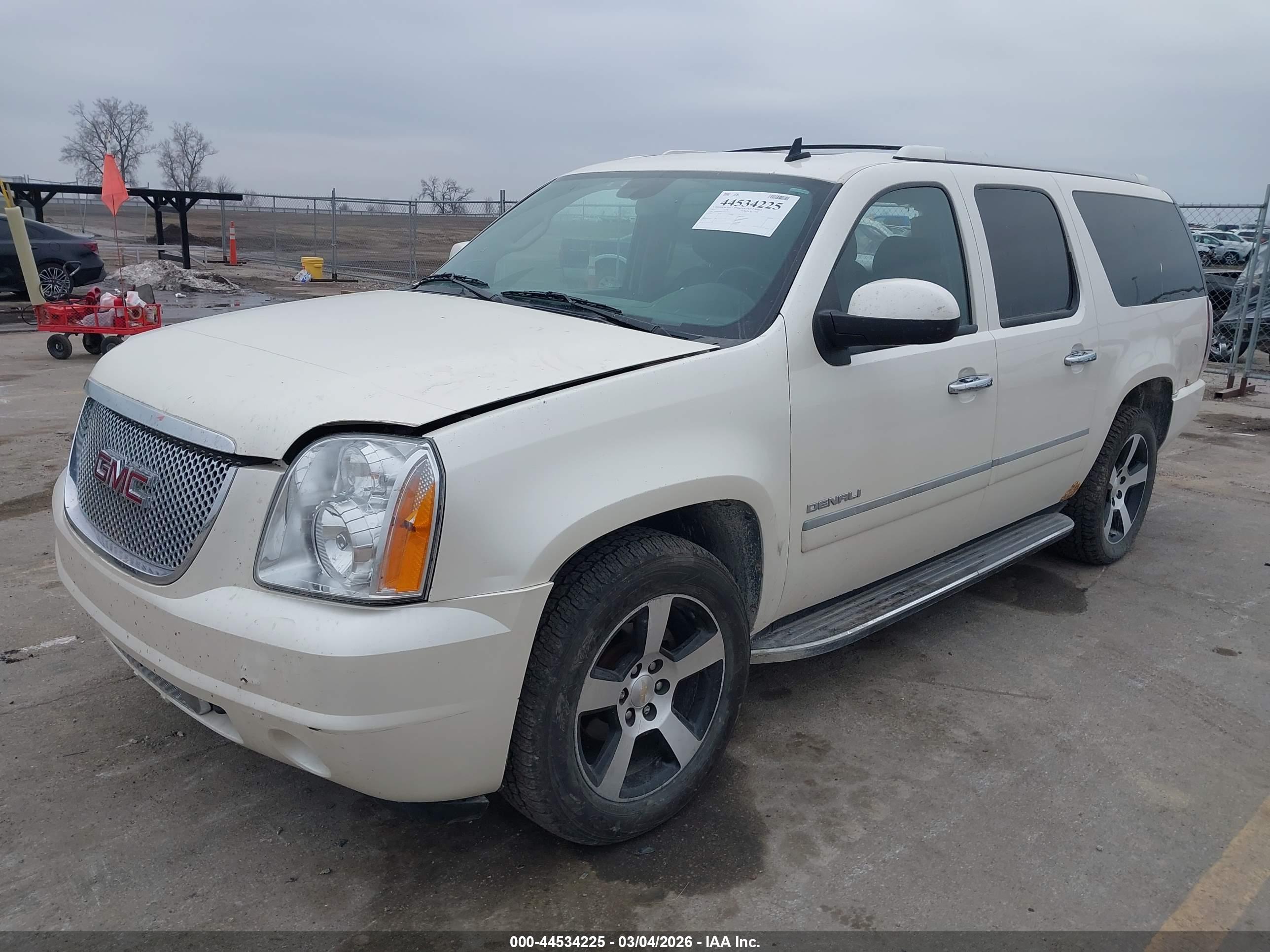 GMC YUKON image 2