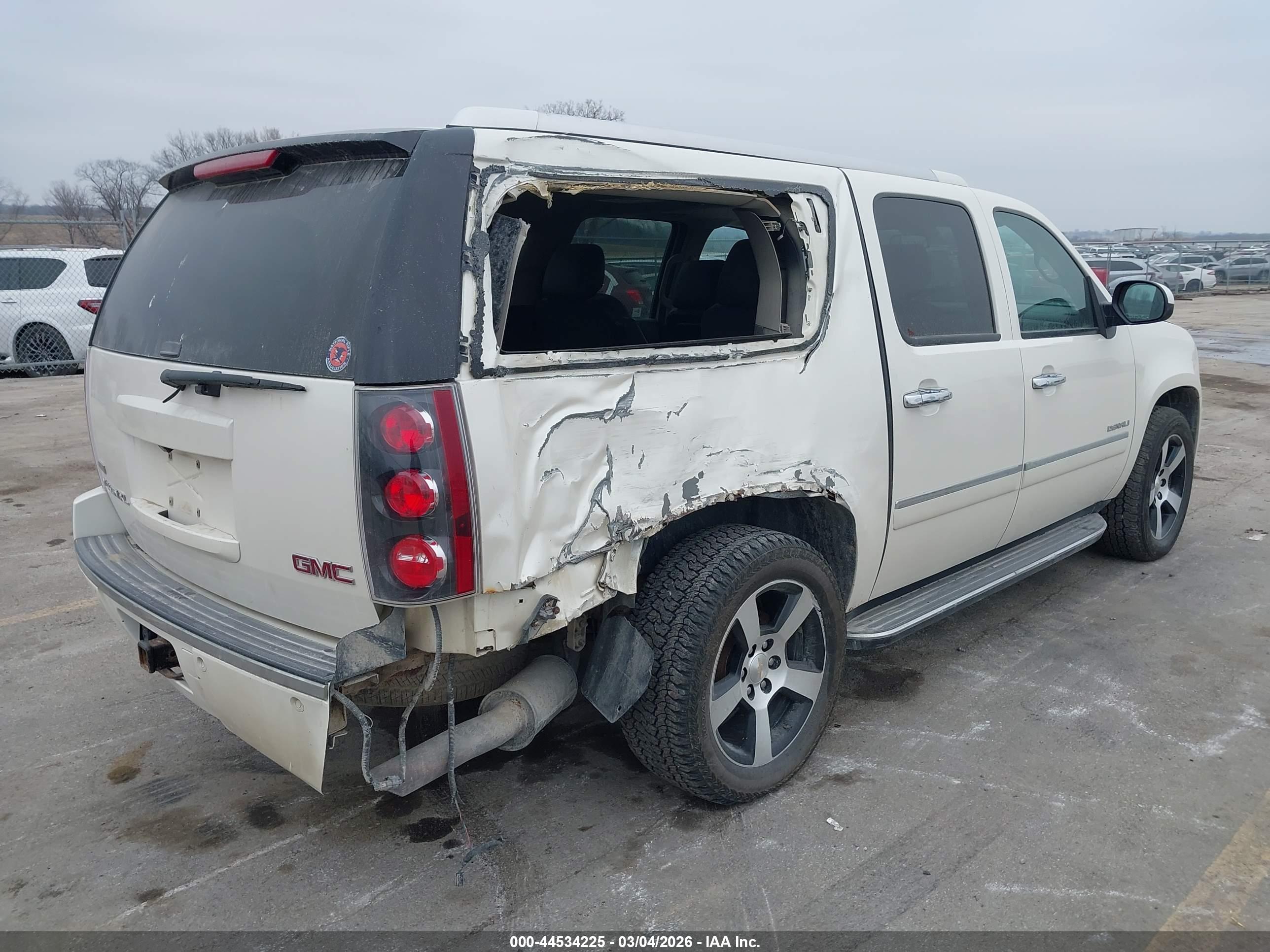 GMC YUKON image 4