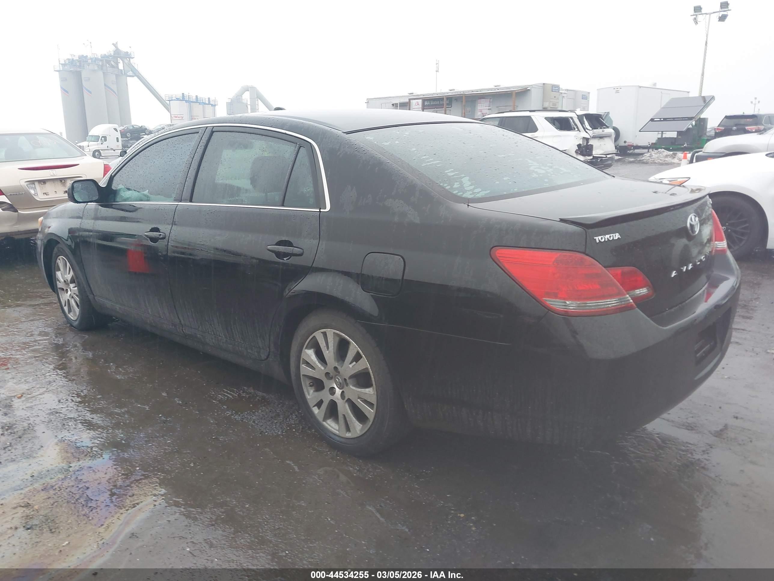 TOYOTA AVALON image 3