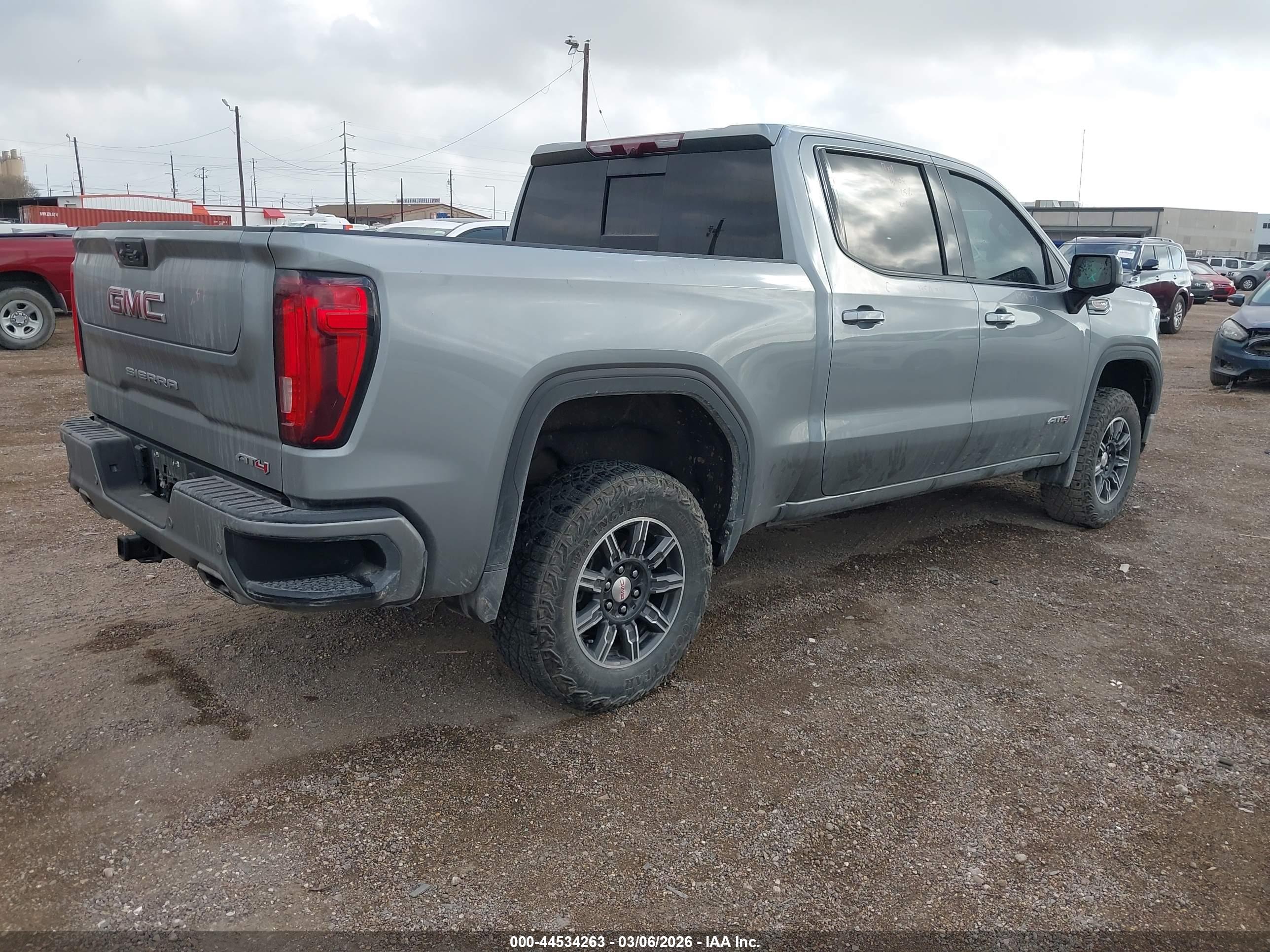 GMC SIERRA image 4