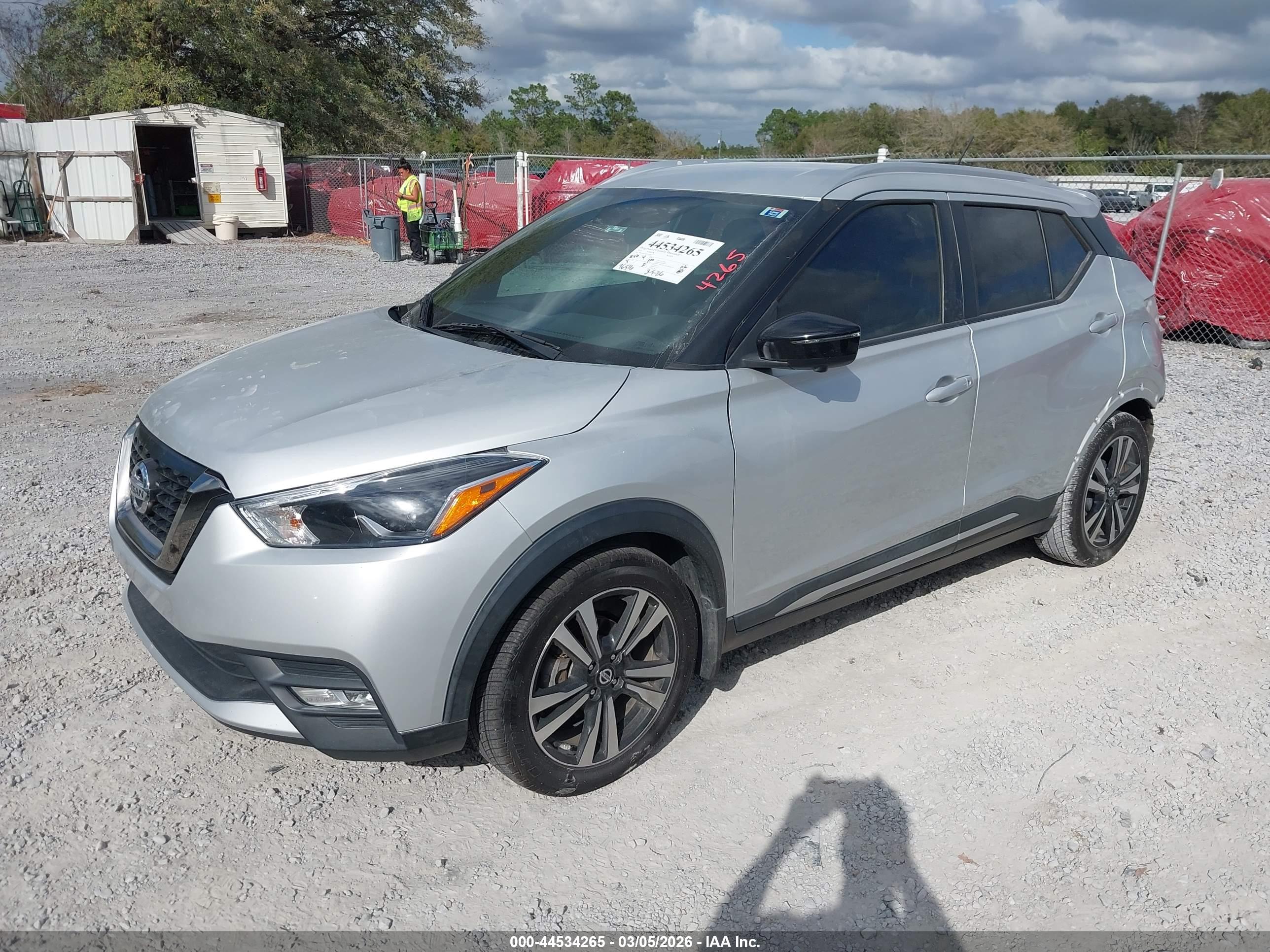 NISSAN KICKS image 2
