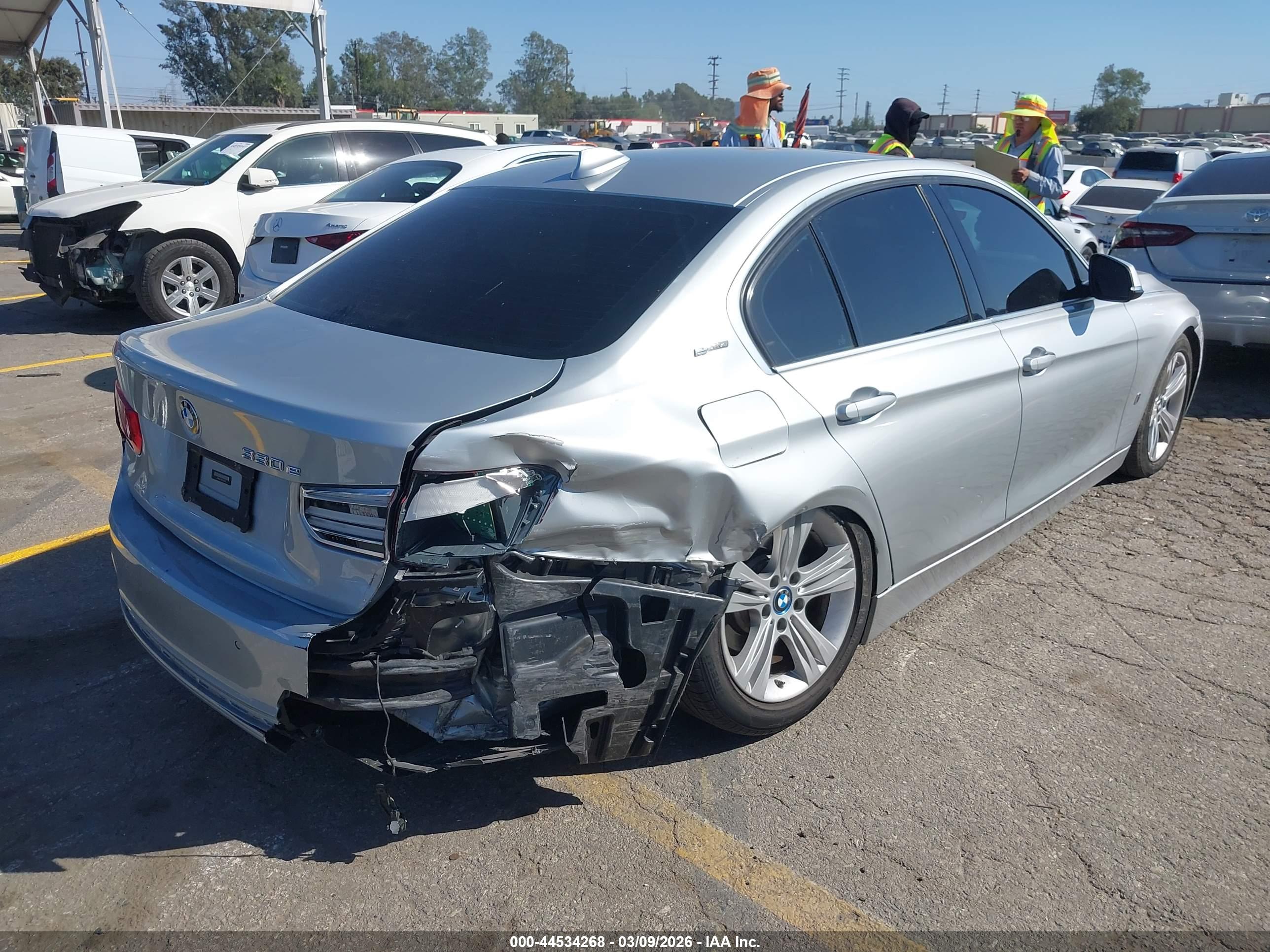 BMW 330E image 4