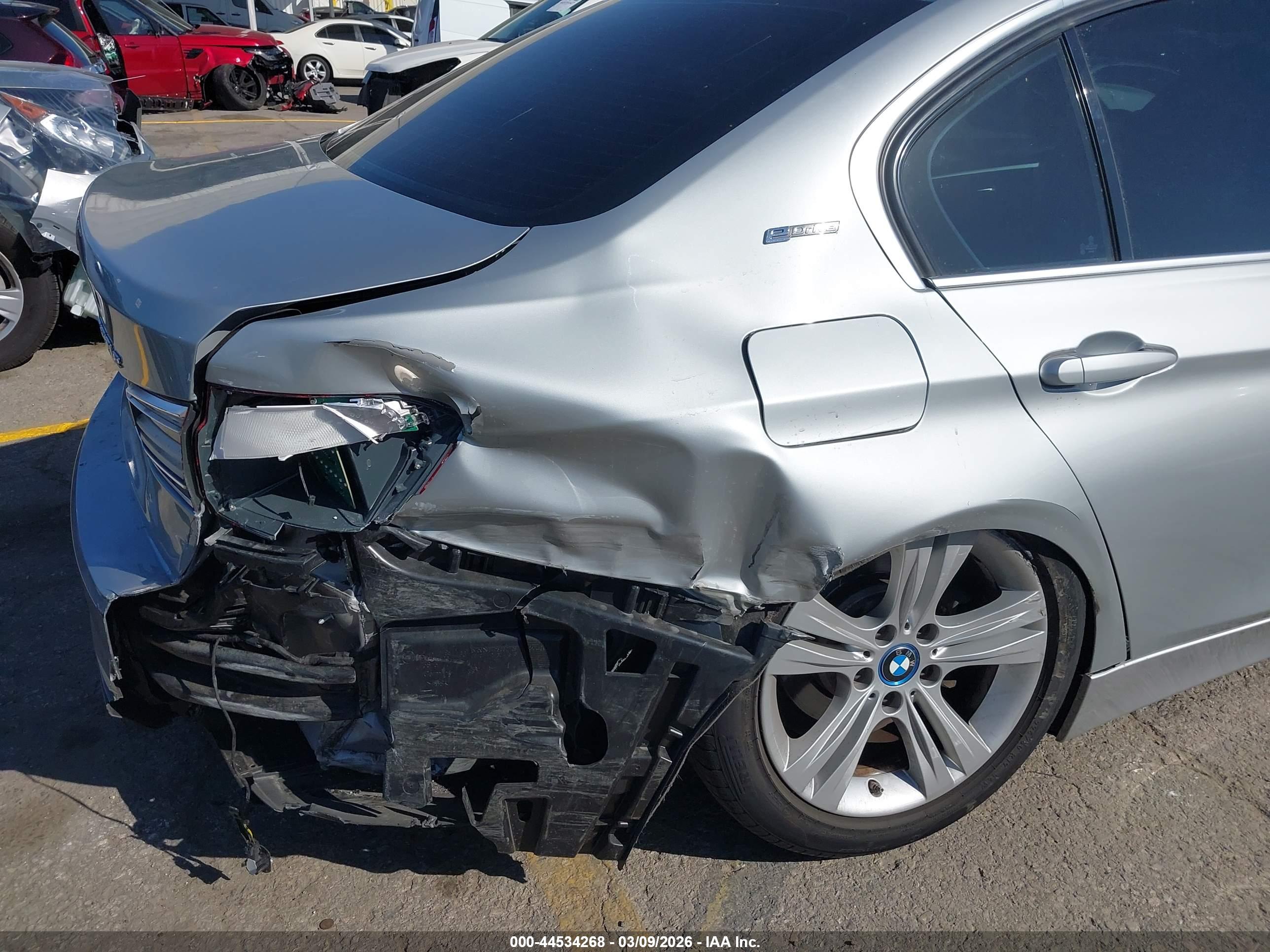 BMW 330E image 6