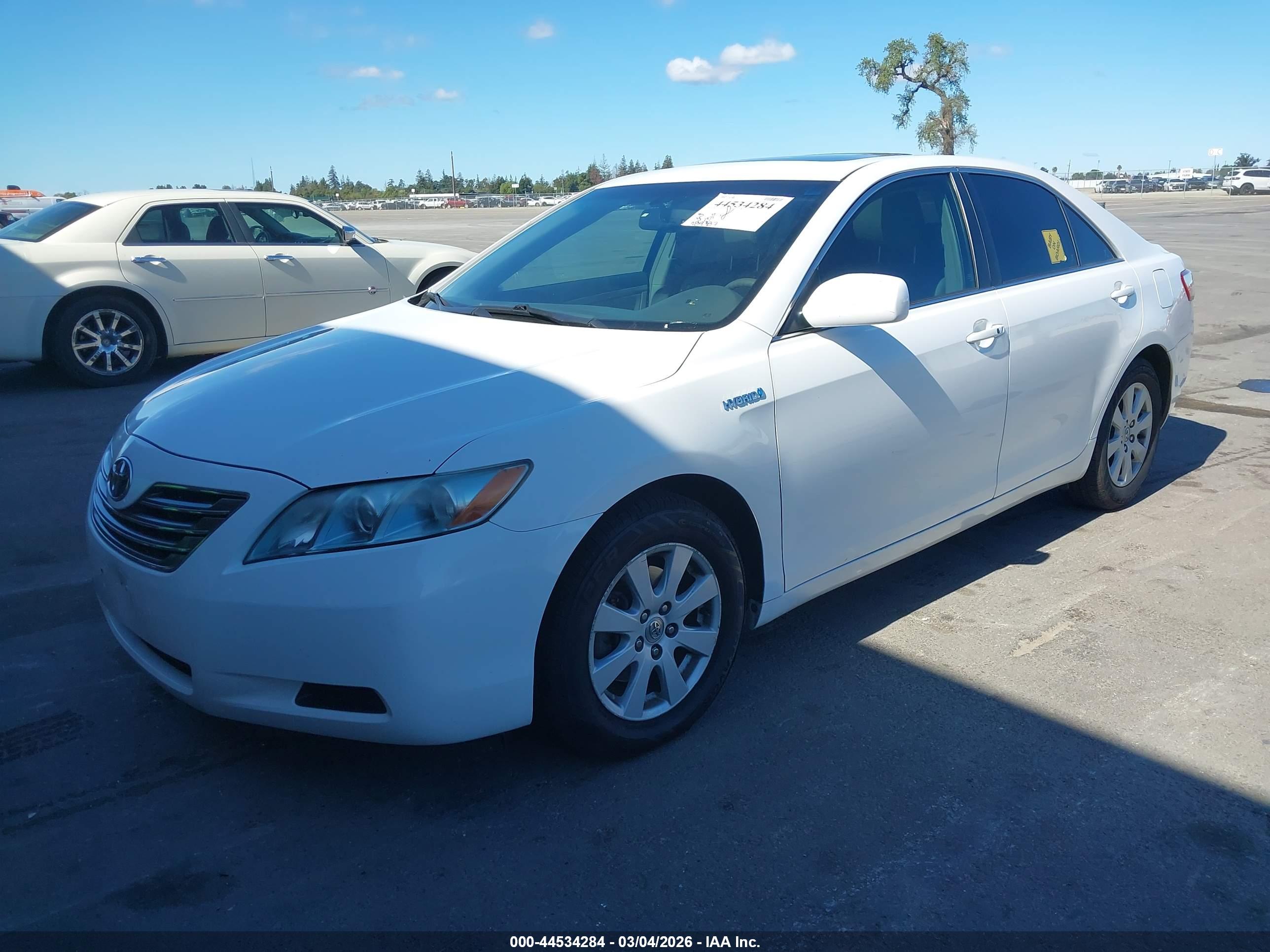 TOYOTA CAMRY image 2