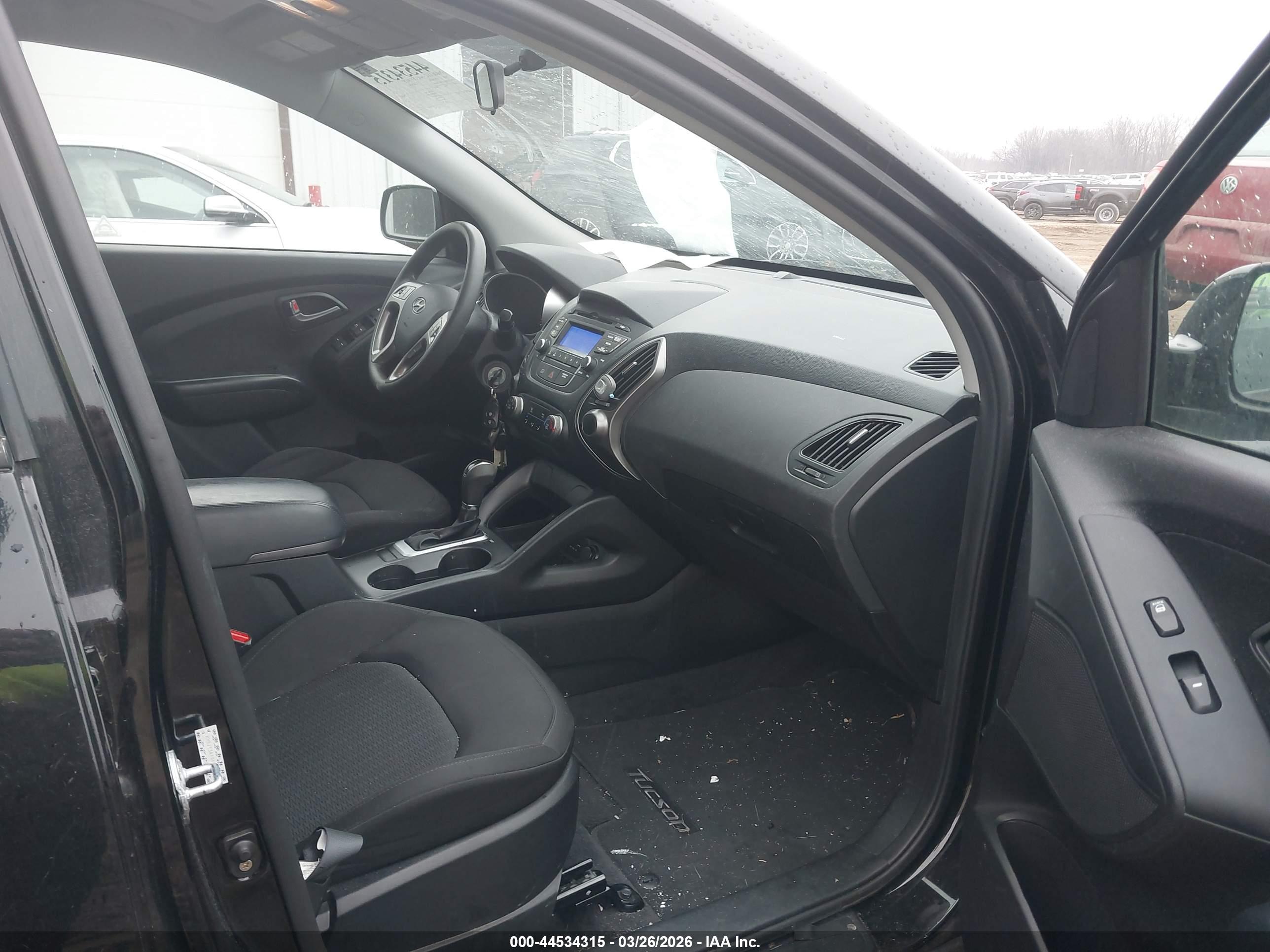 HYUNDAI TUCSON image 5