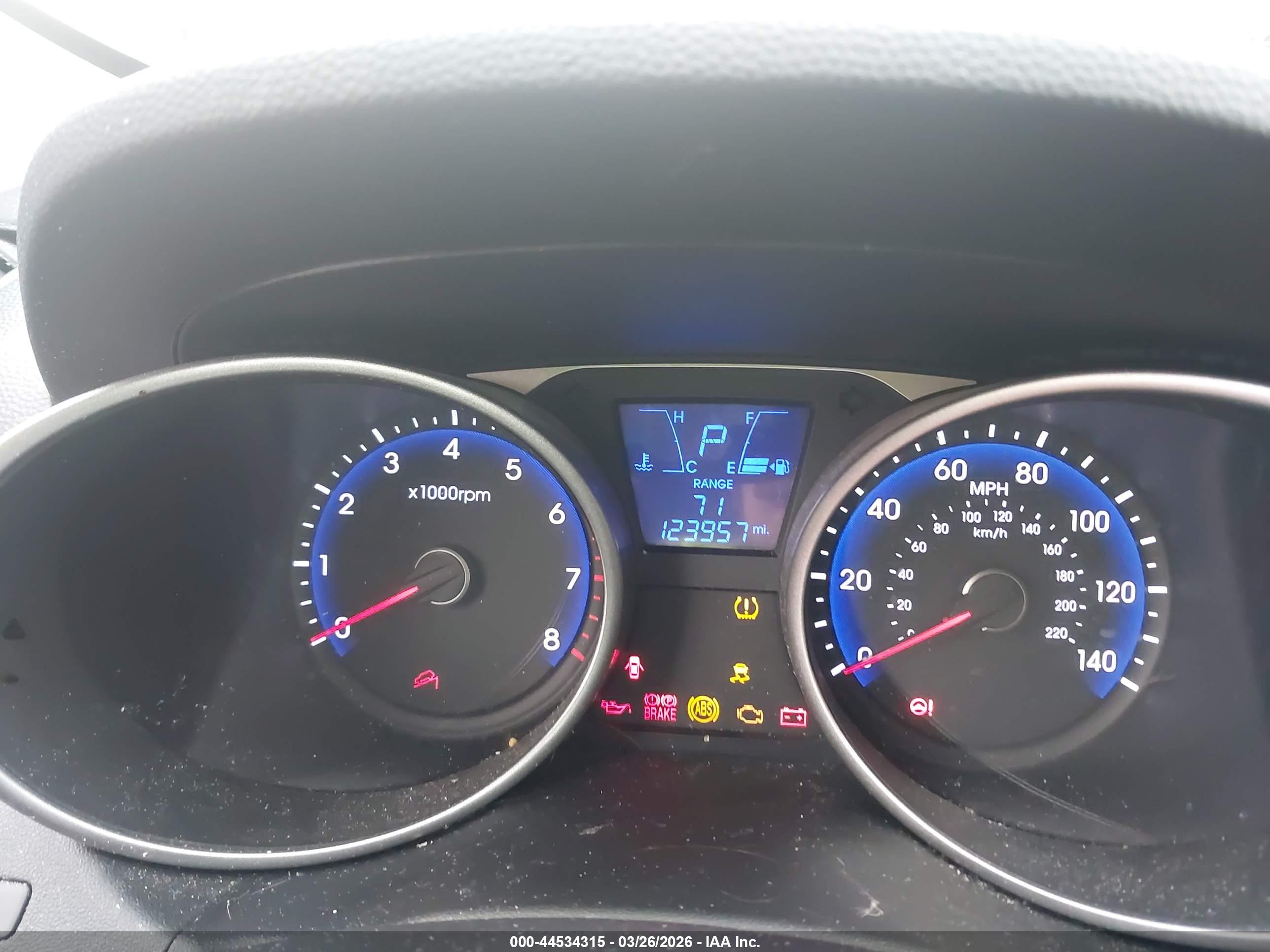 HYUNDAI TUCSON image 7