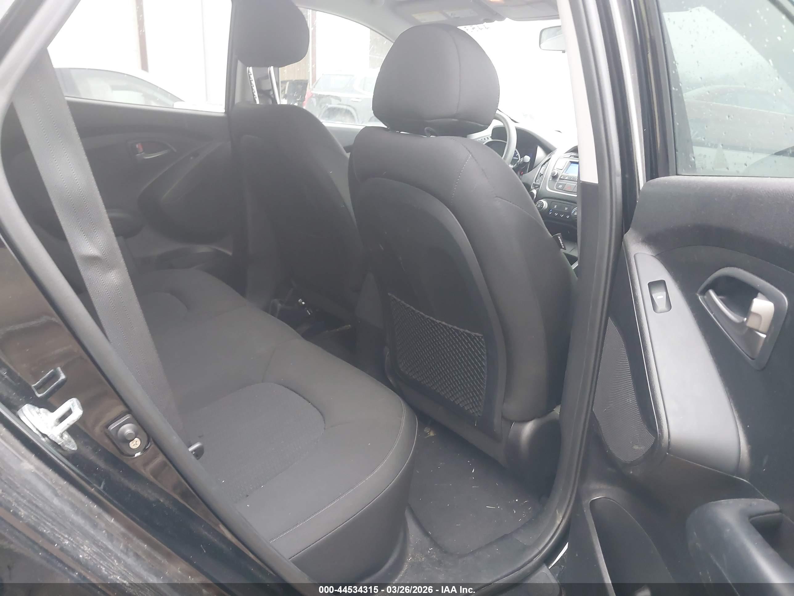 HYUNDAI TUCSON image 8