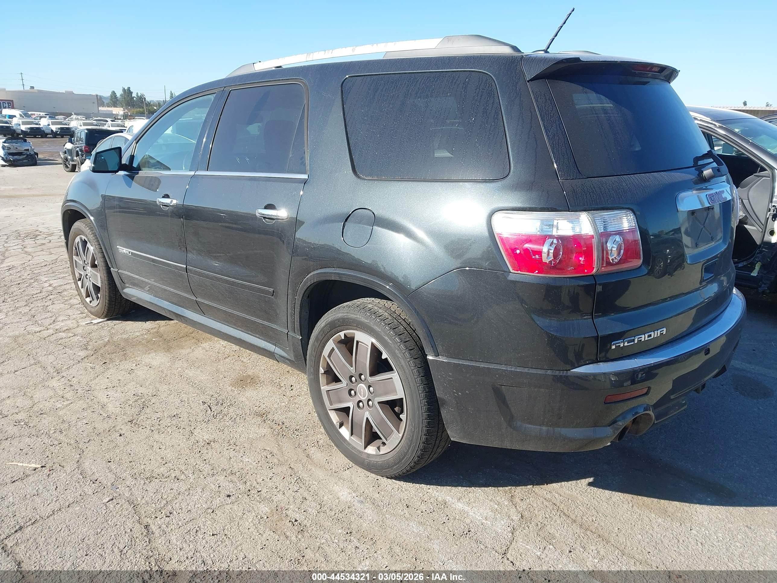 GMC ACADIA image 3