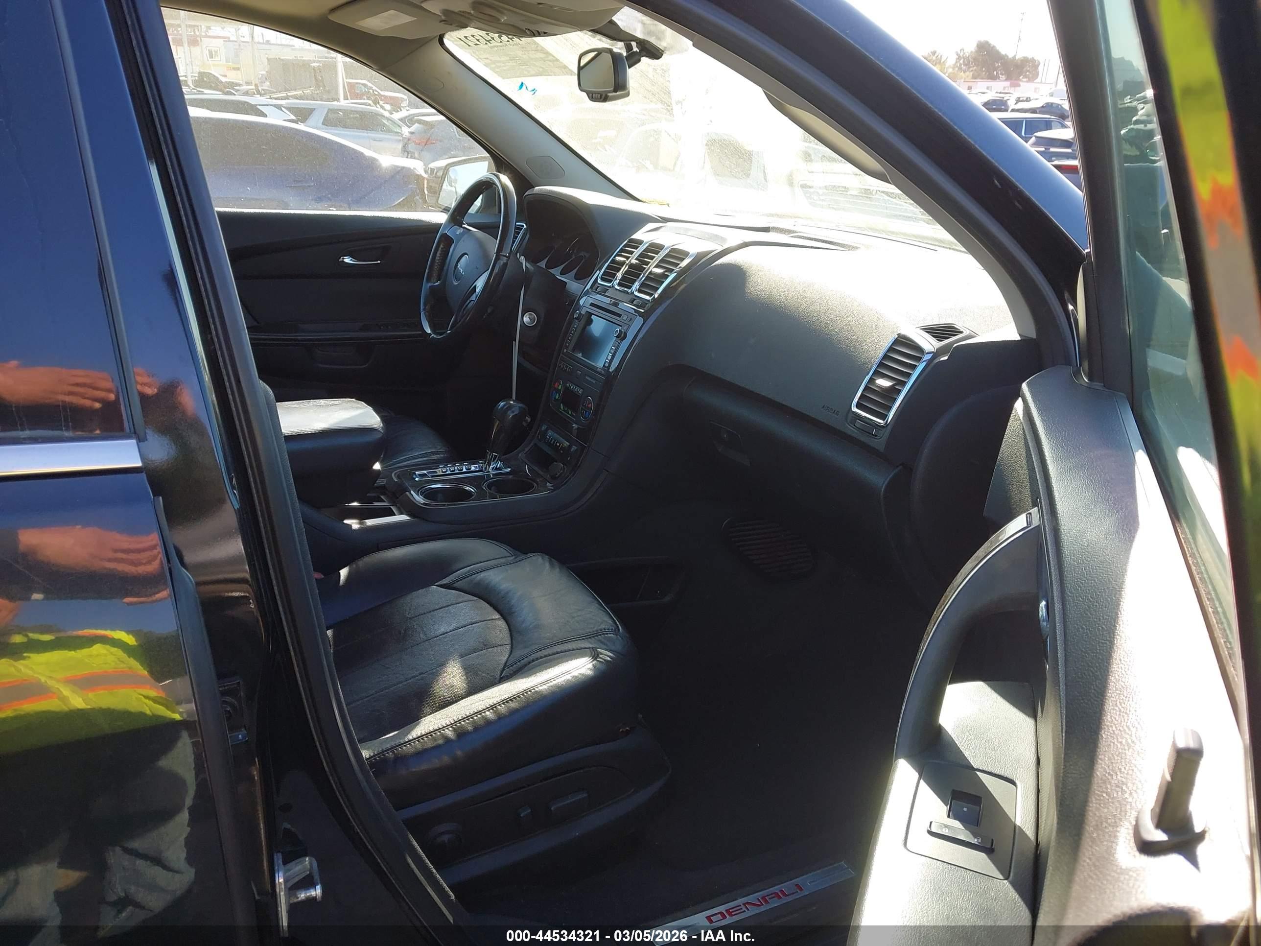 GMC ACADIA image 5