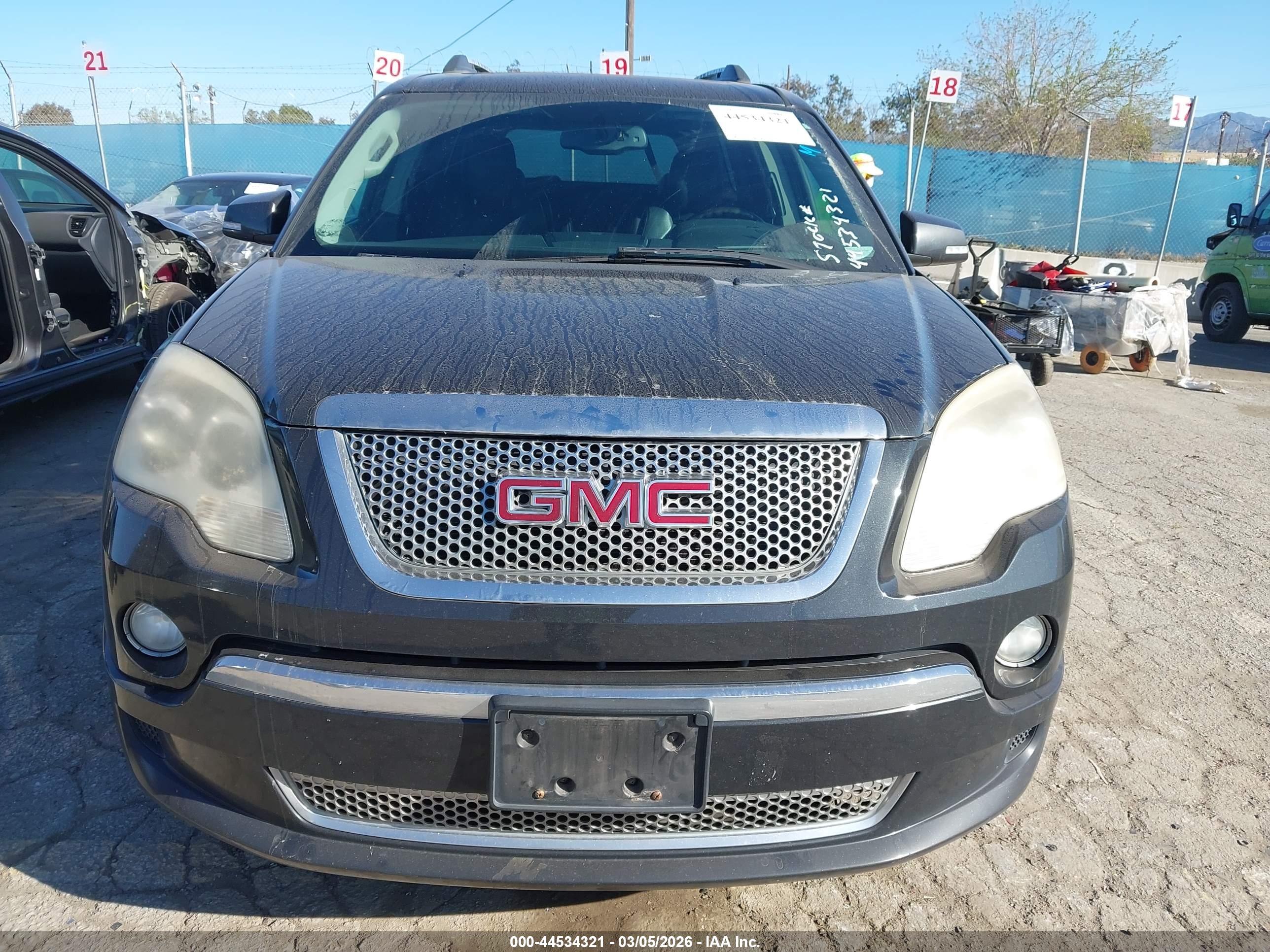 GMC ACADIA image 6