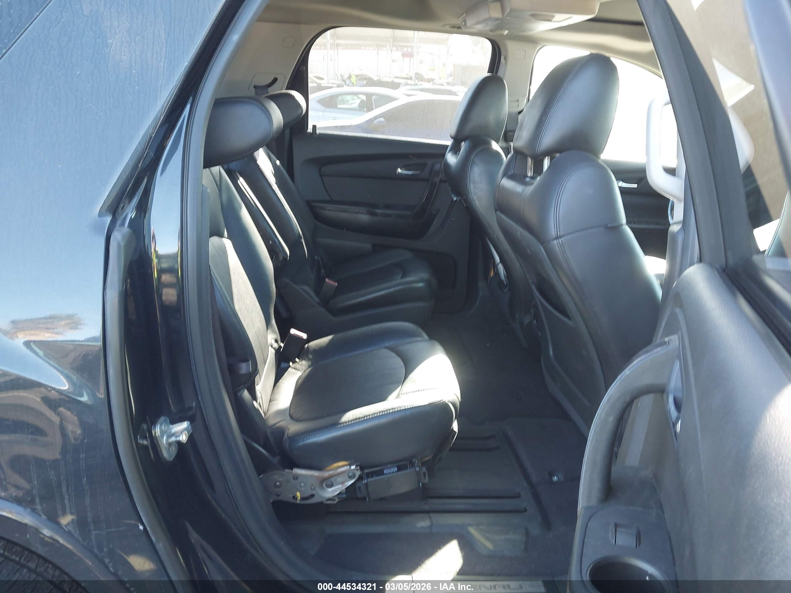 GMC ACADIA image 8