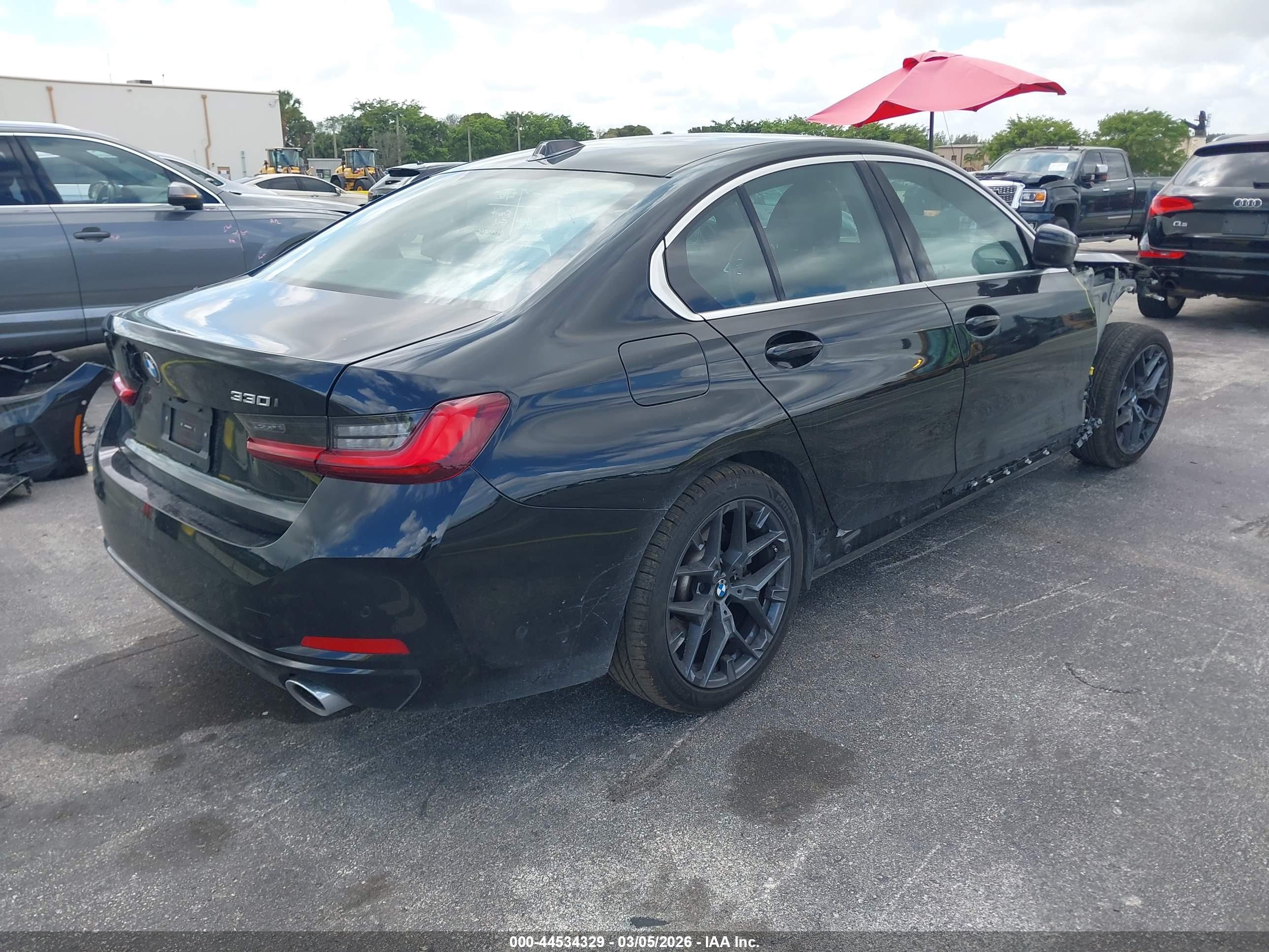 BMW 330I image 4