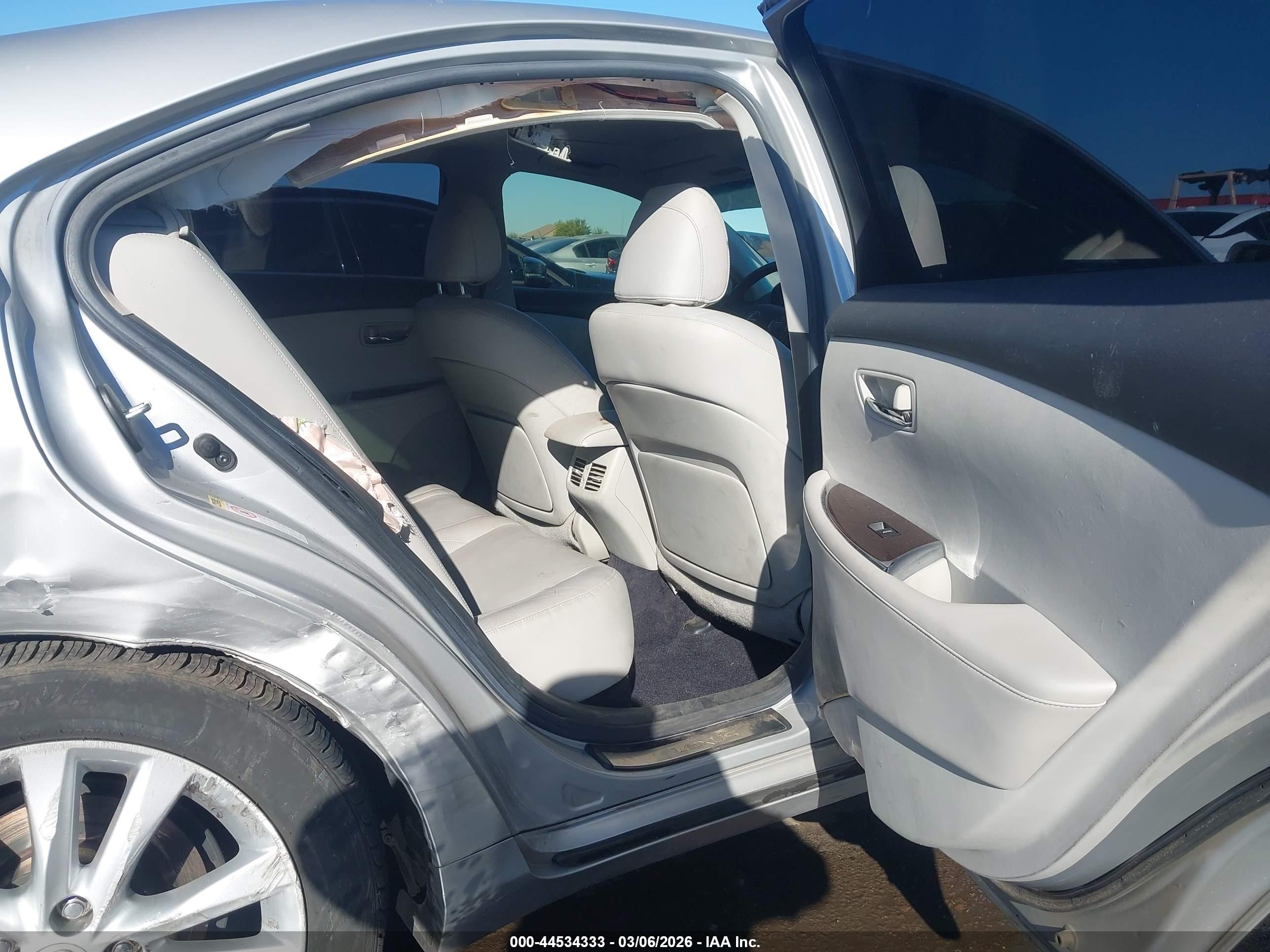 LEXUS ES image 8