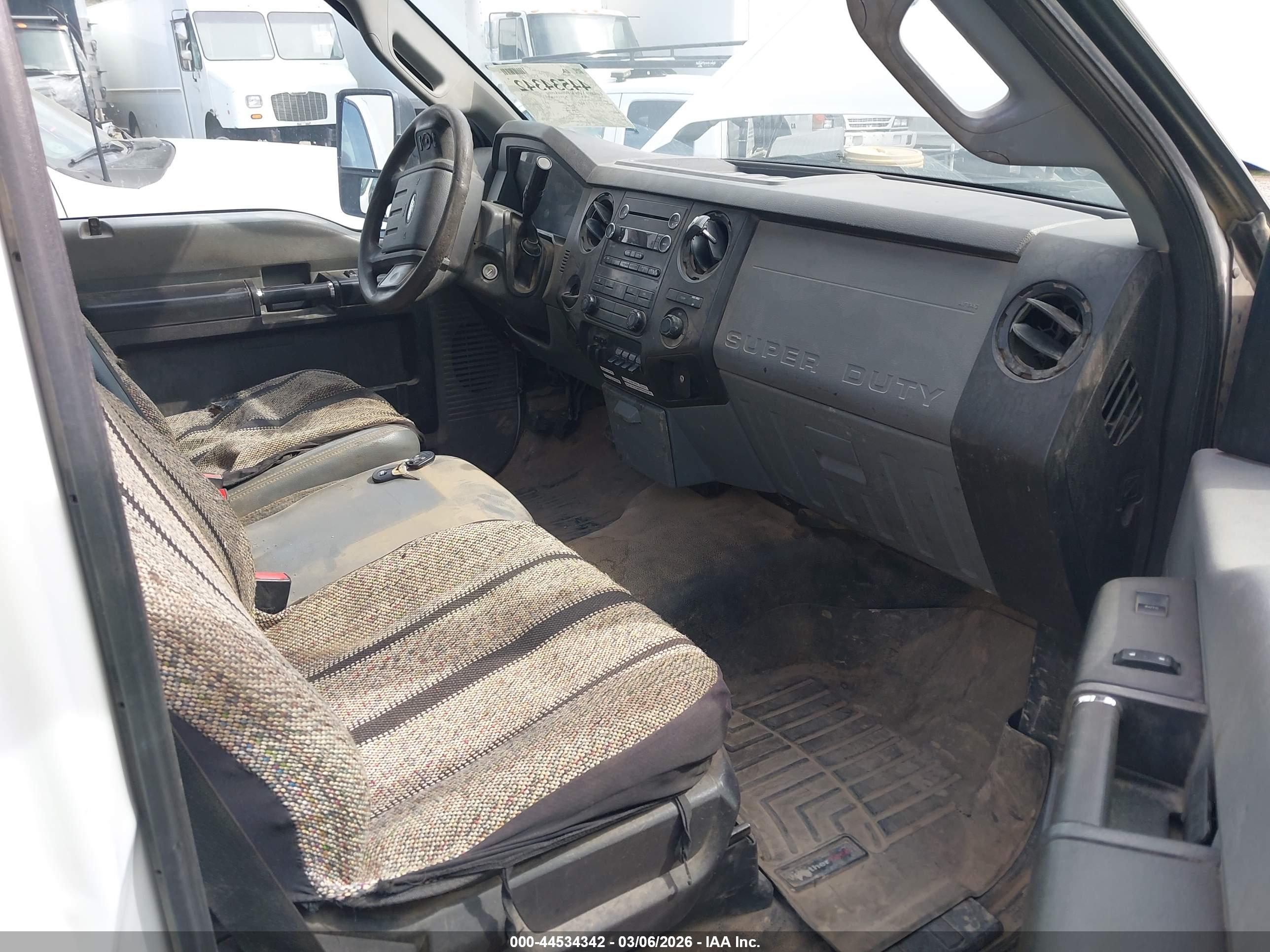 FORD F-550 image 8