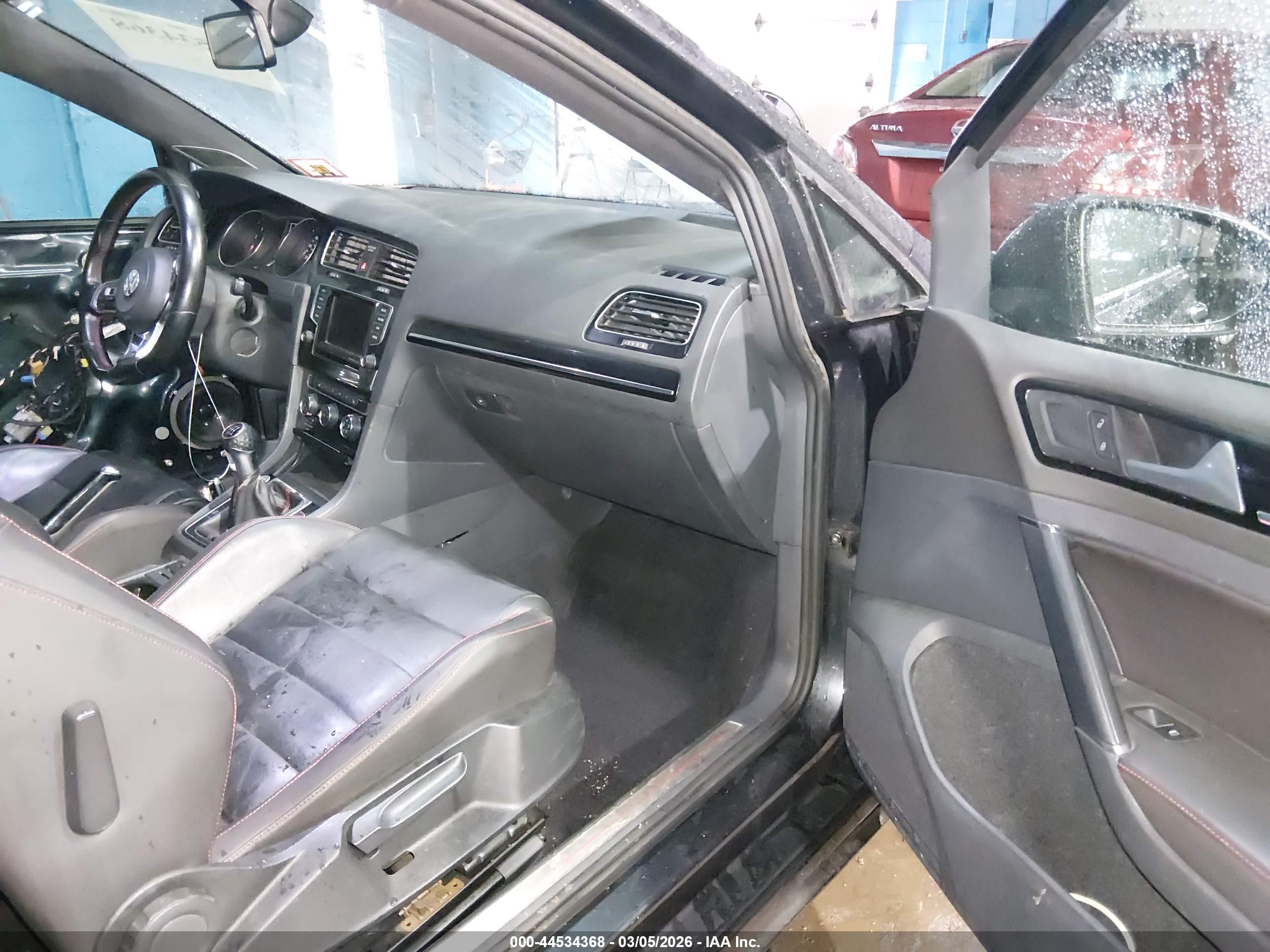 VOLKSWAGEN GOLF image 5