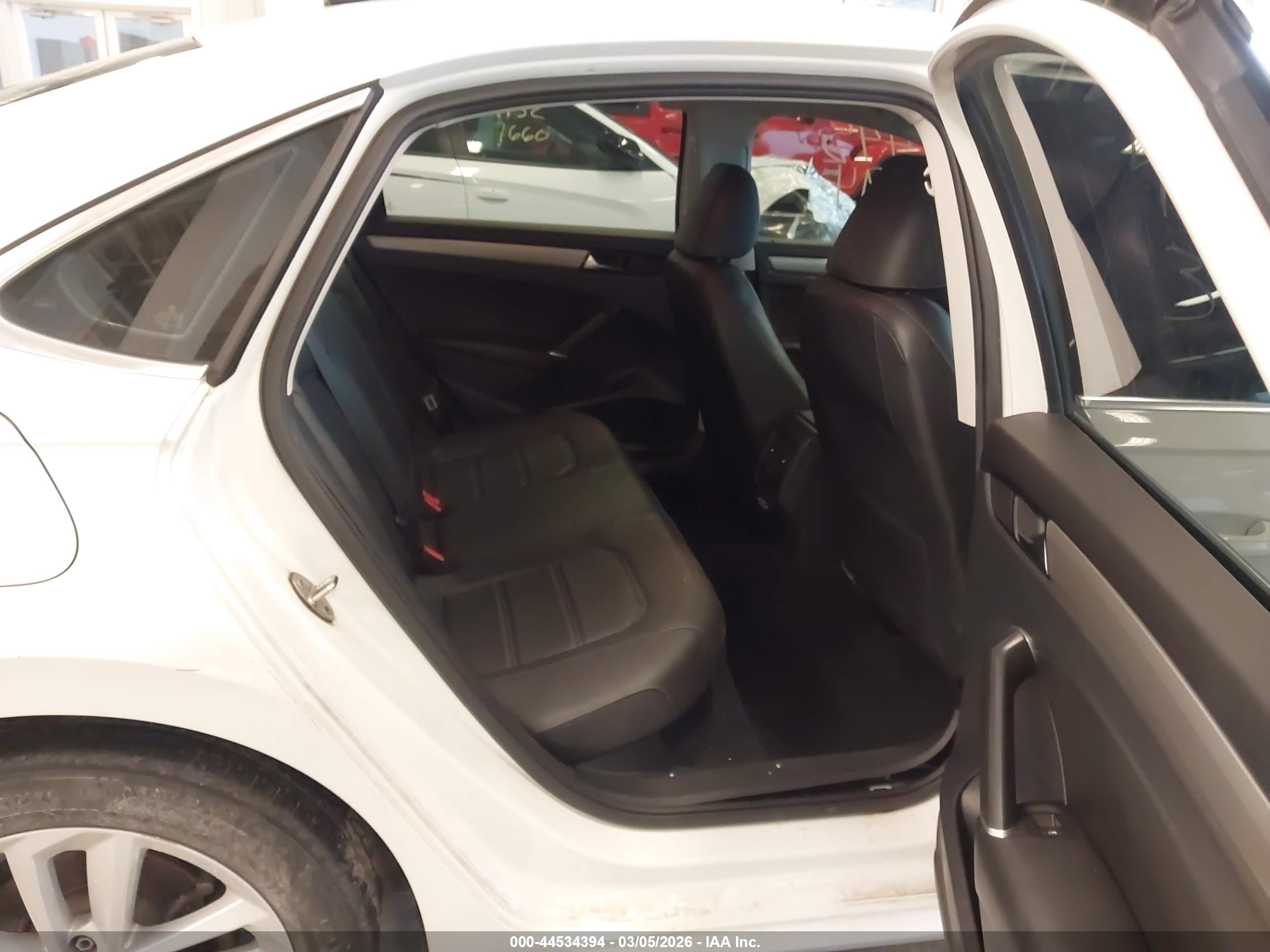 VOLKSWAGEN PASSAT image 8