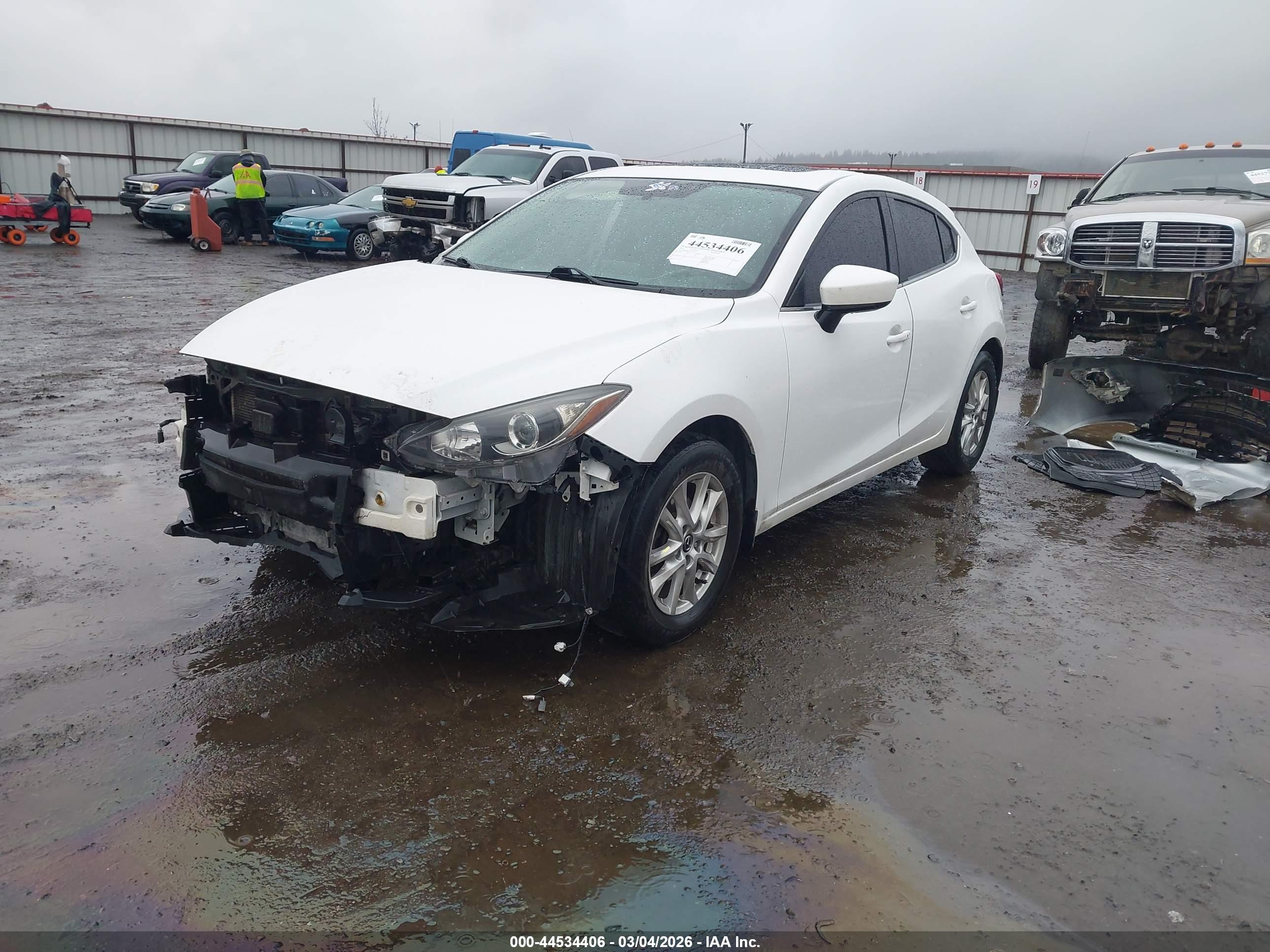 MAZDA MAZDA3 image 2