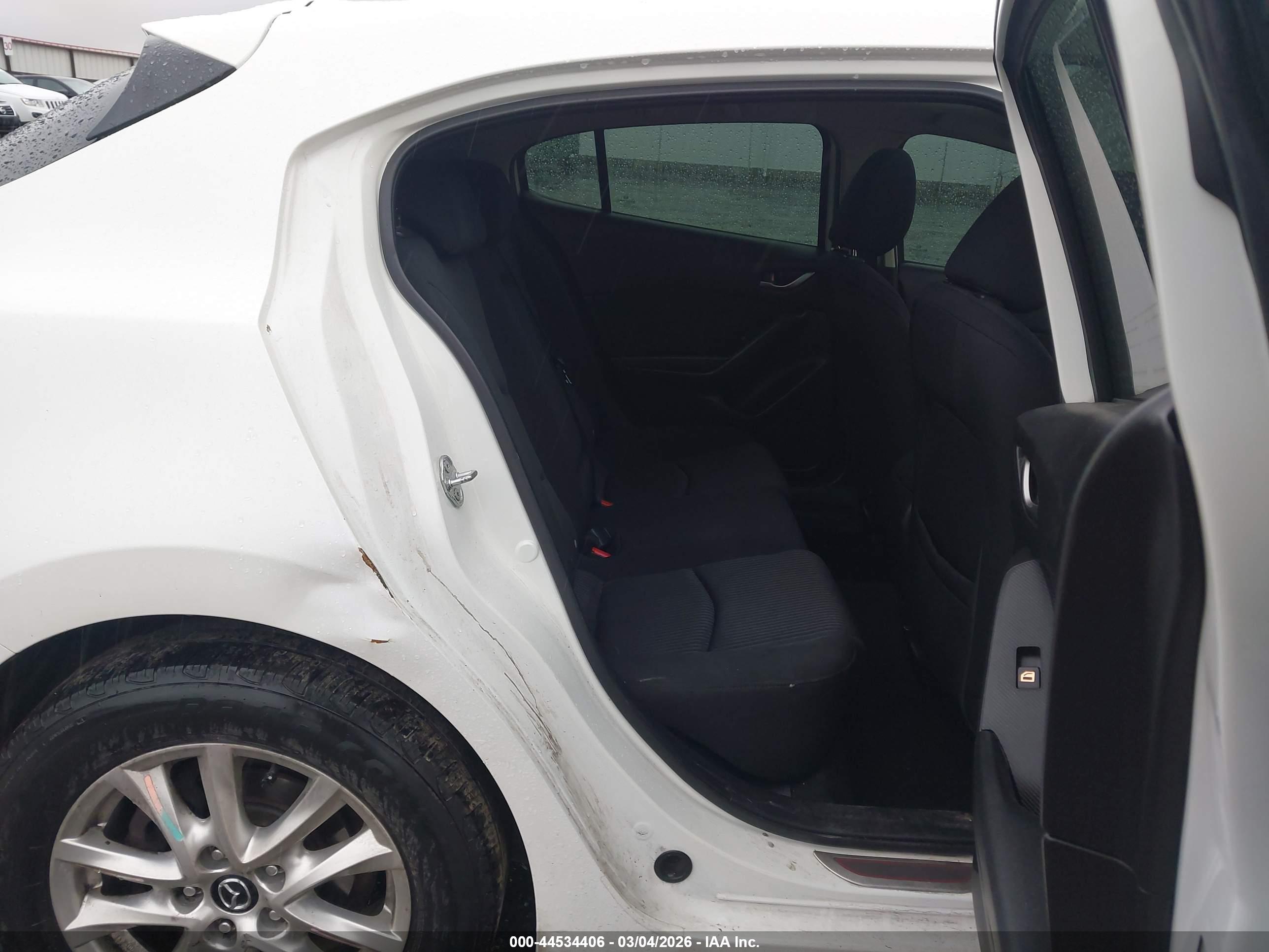 MAZDA MAZDA3 image 8