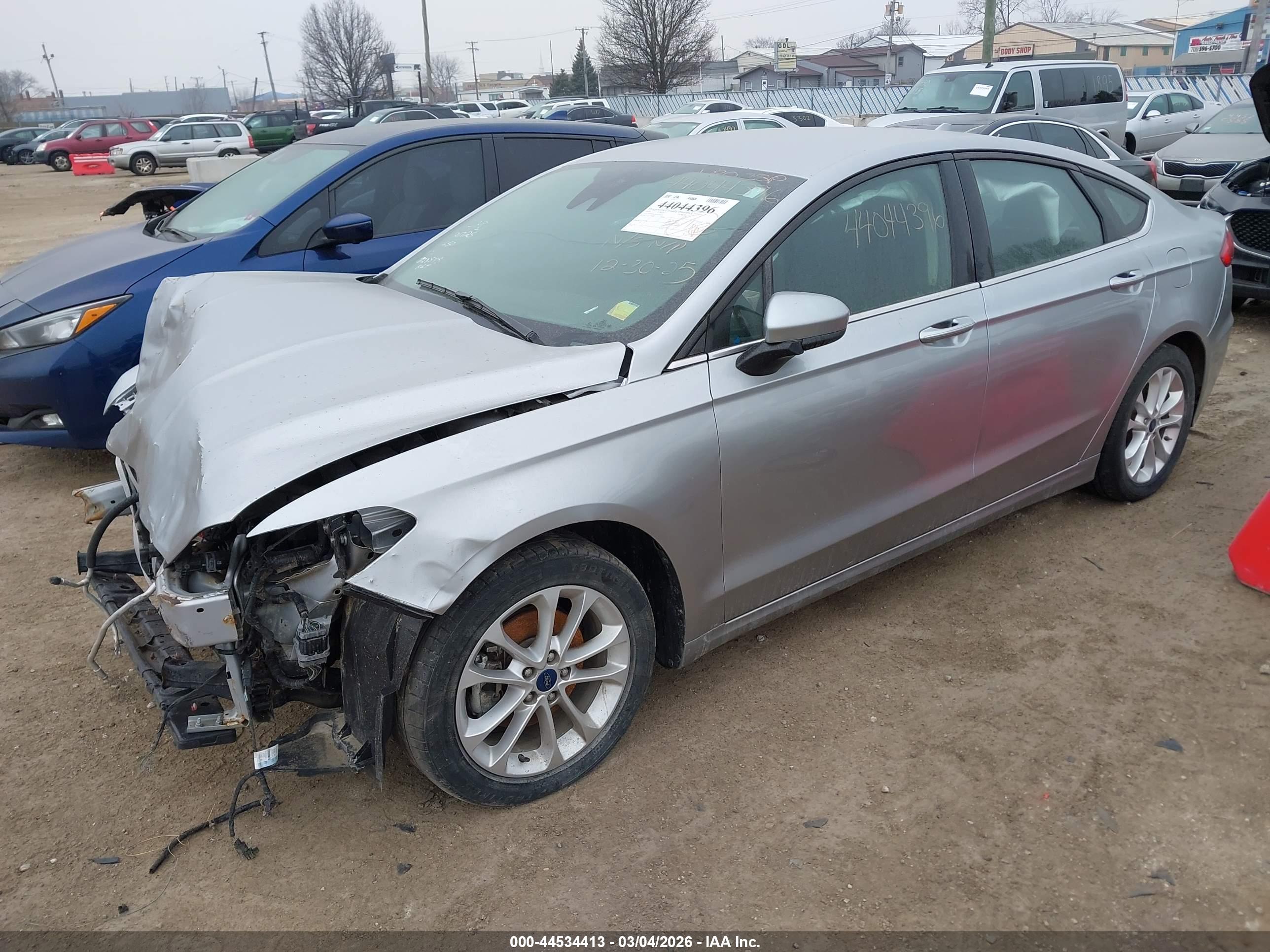 FORD FUSION image 2