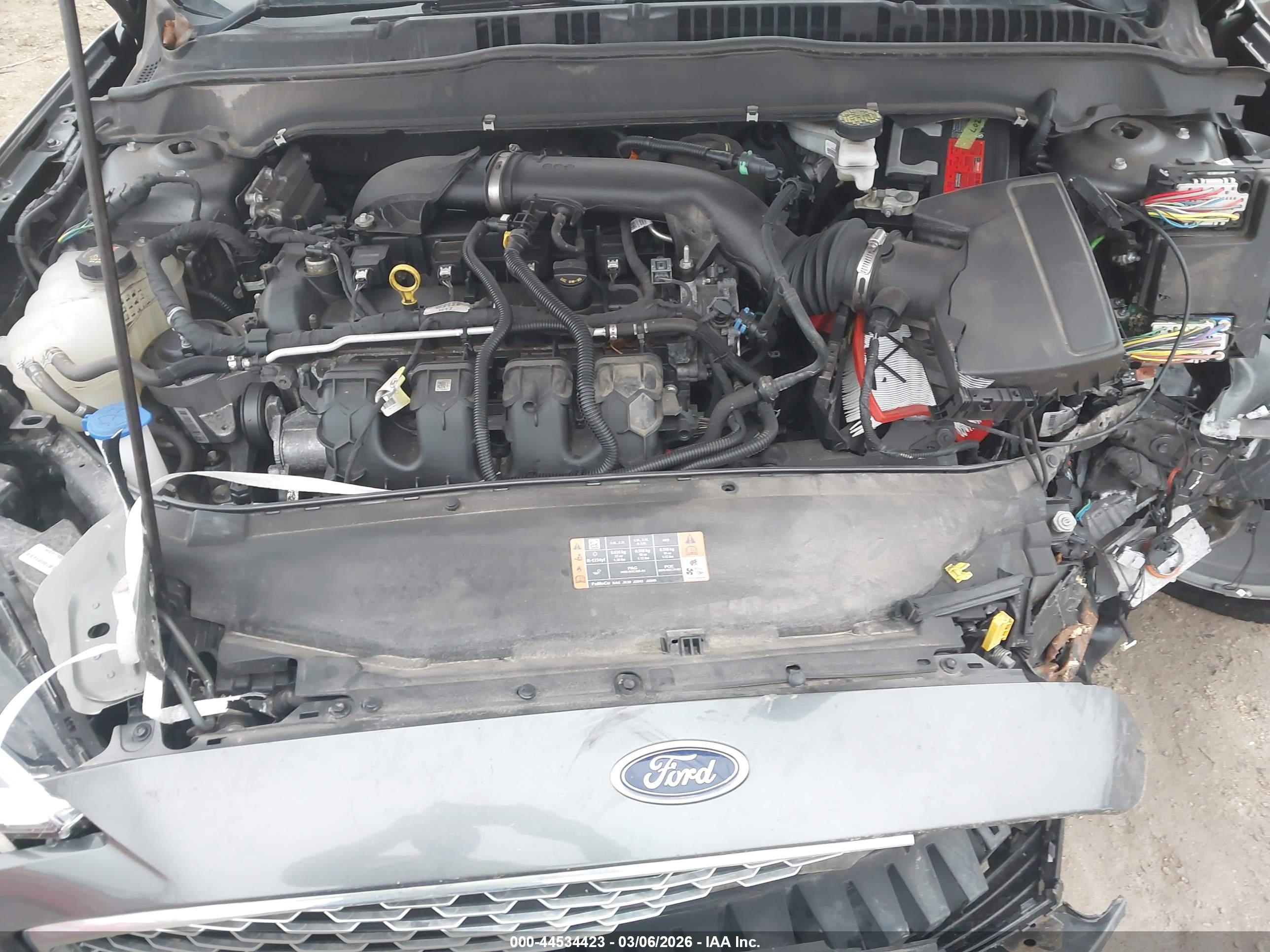 FORD FUSION image 10