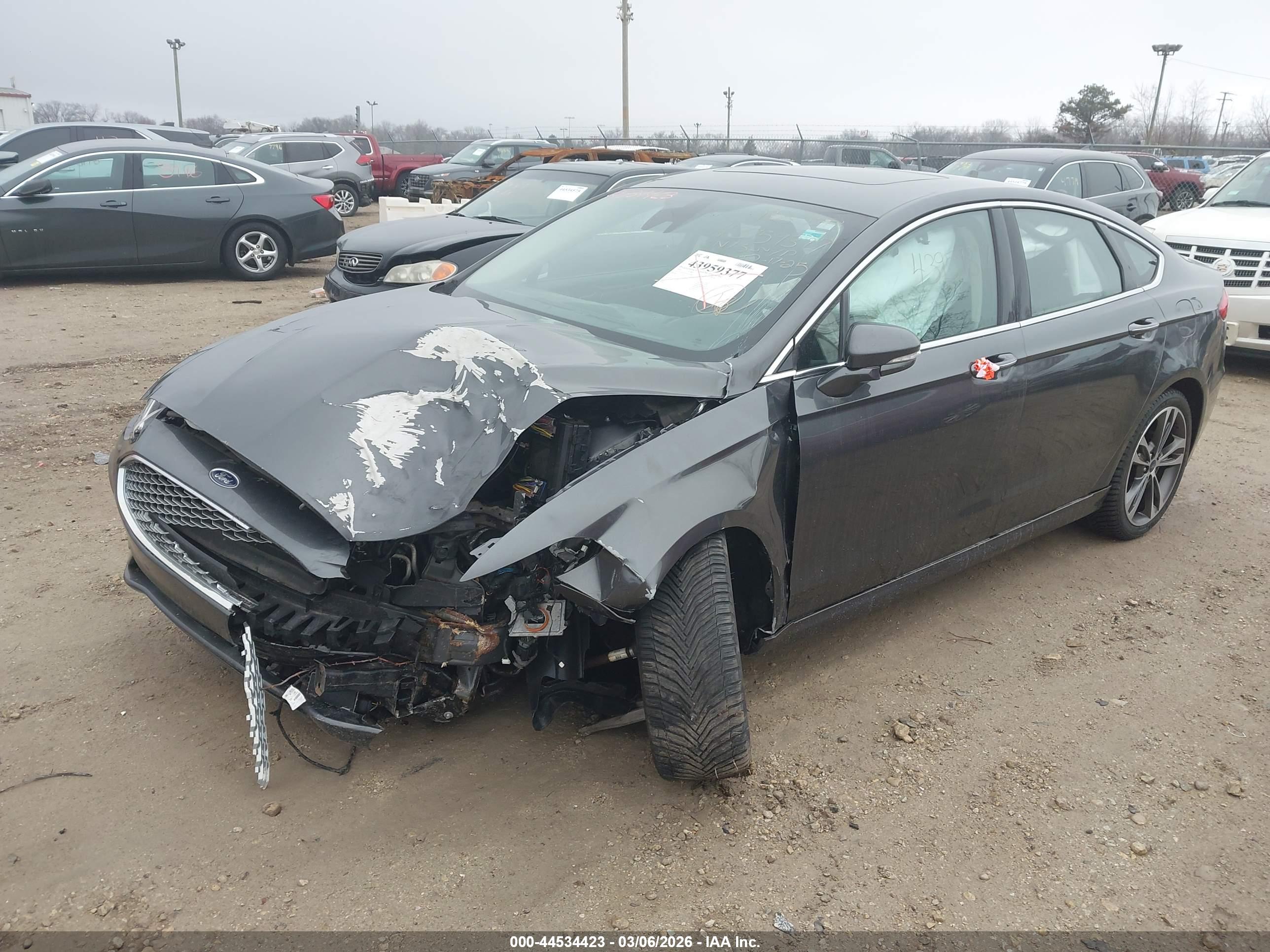 FORD FUSION image 2