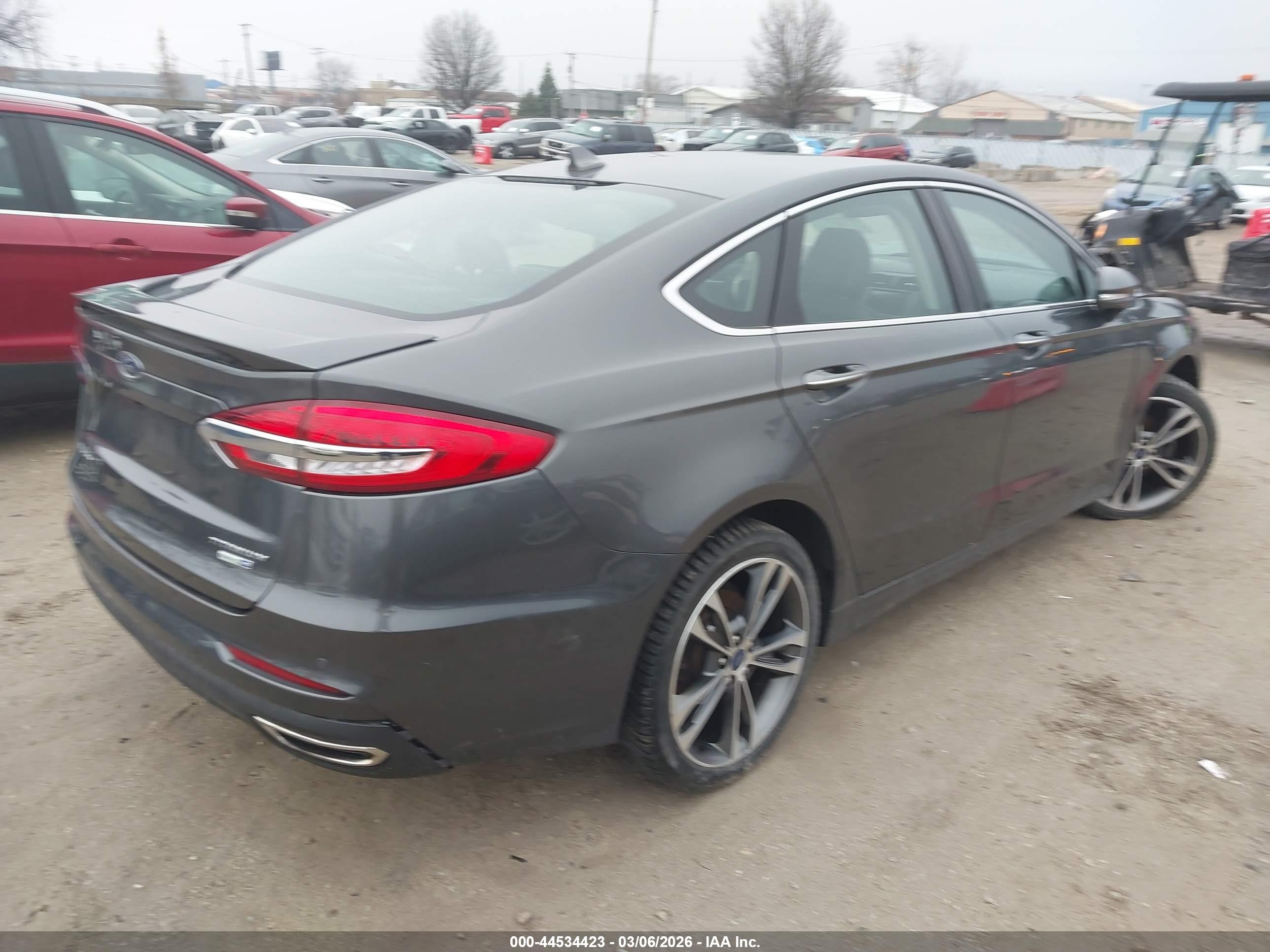 FORD FUSION image 4