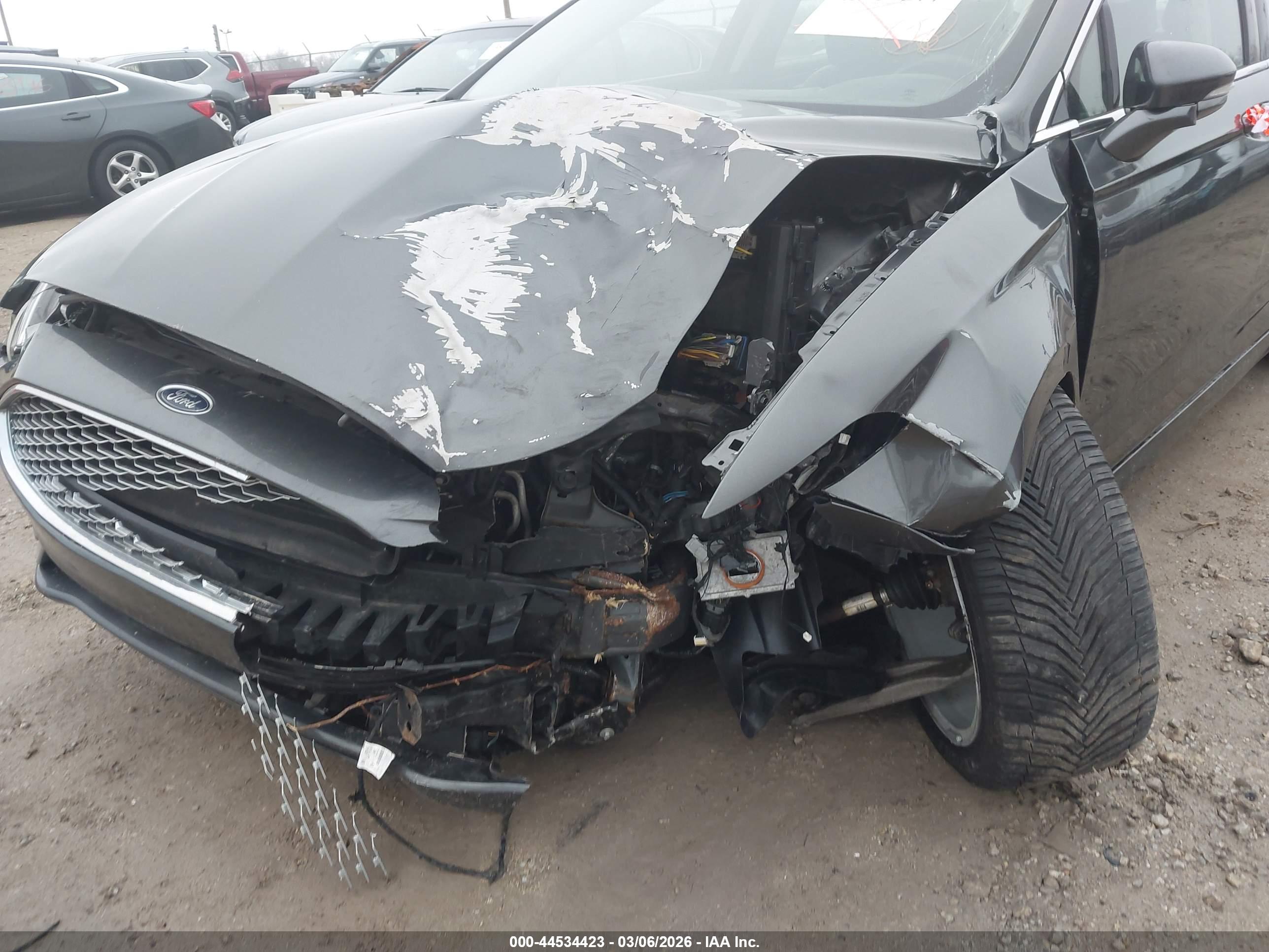 FORD FUSION image 6