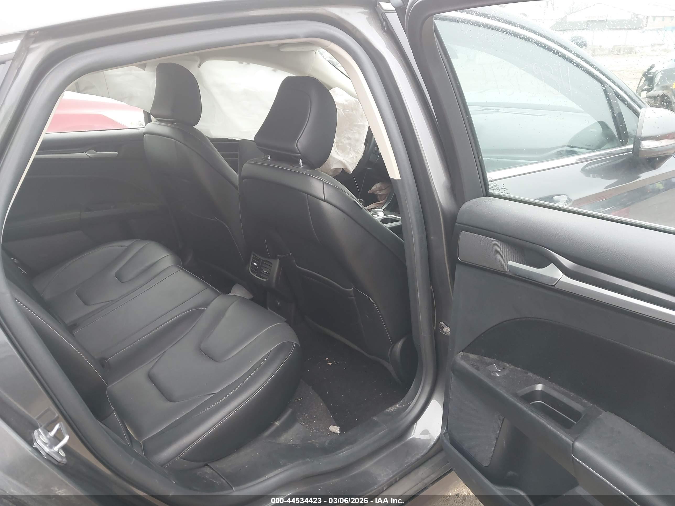 FORD FUSION image 8