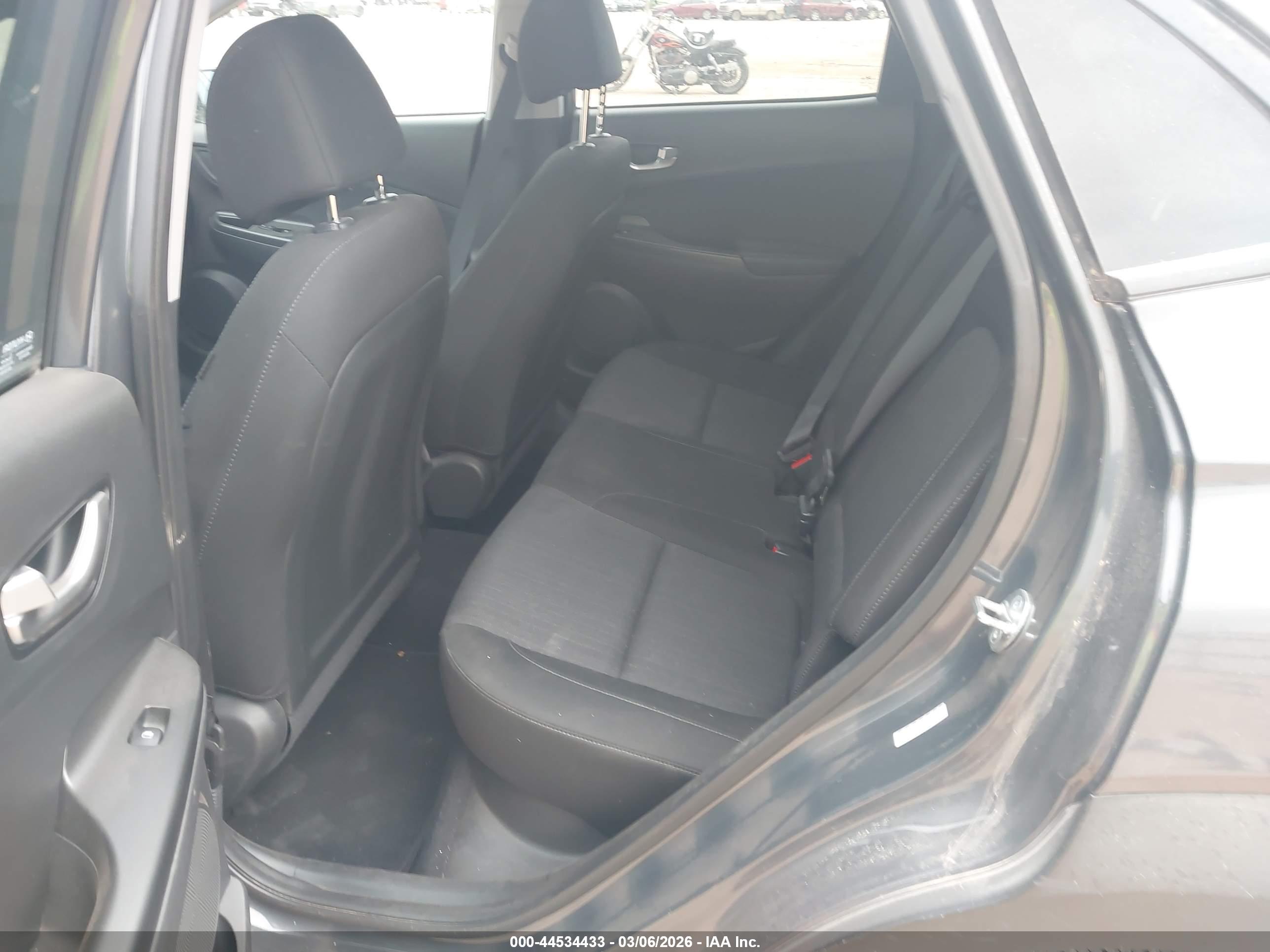 HYUNDAI KONA image 8