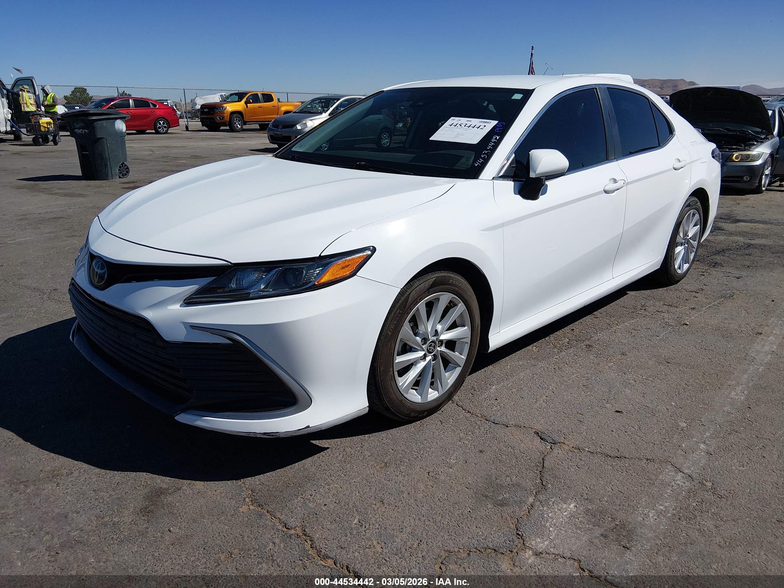 TOYOTA CAMRY image 2