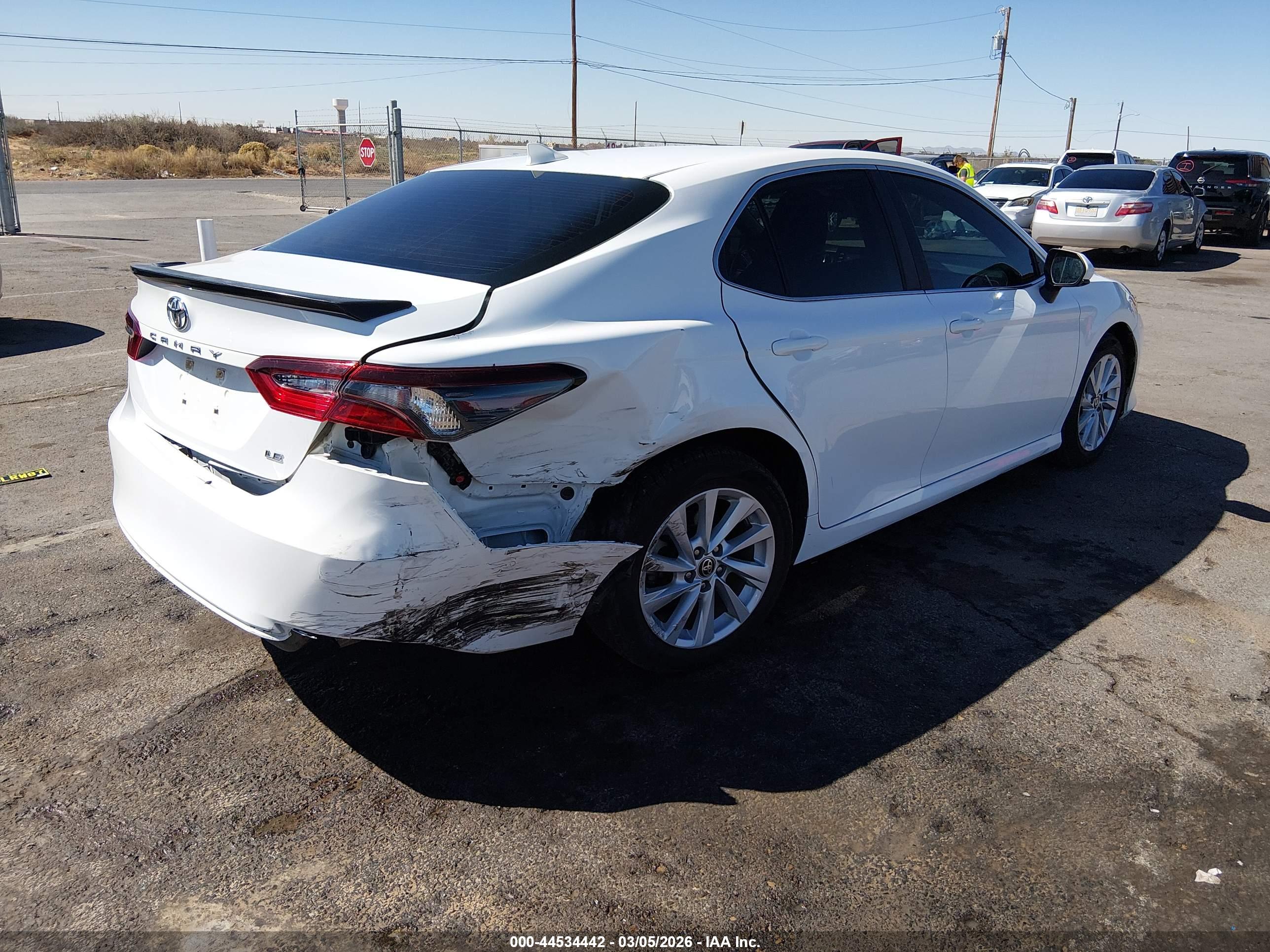 TOYOTA CAMRY image 4