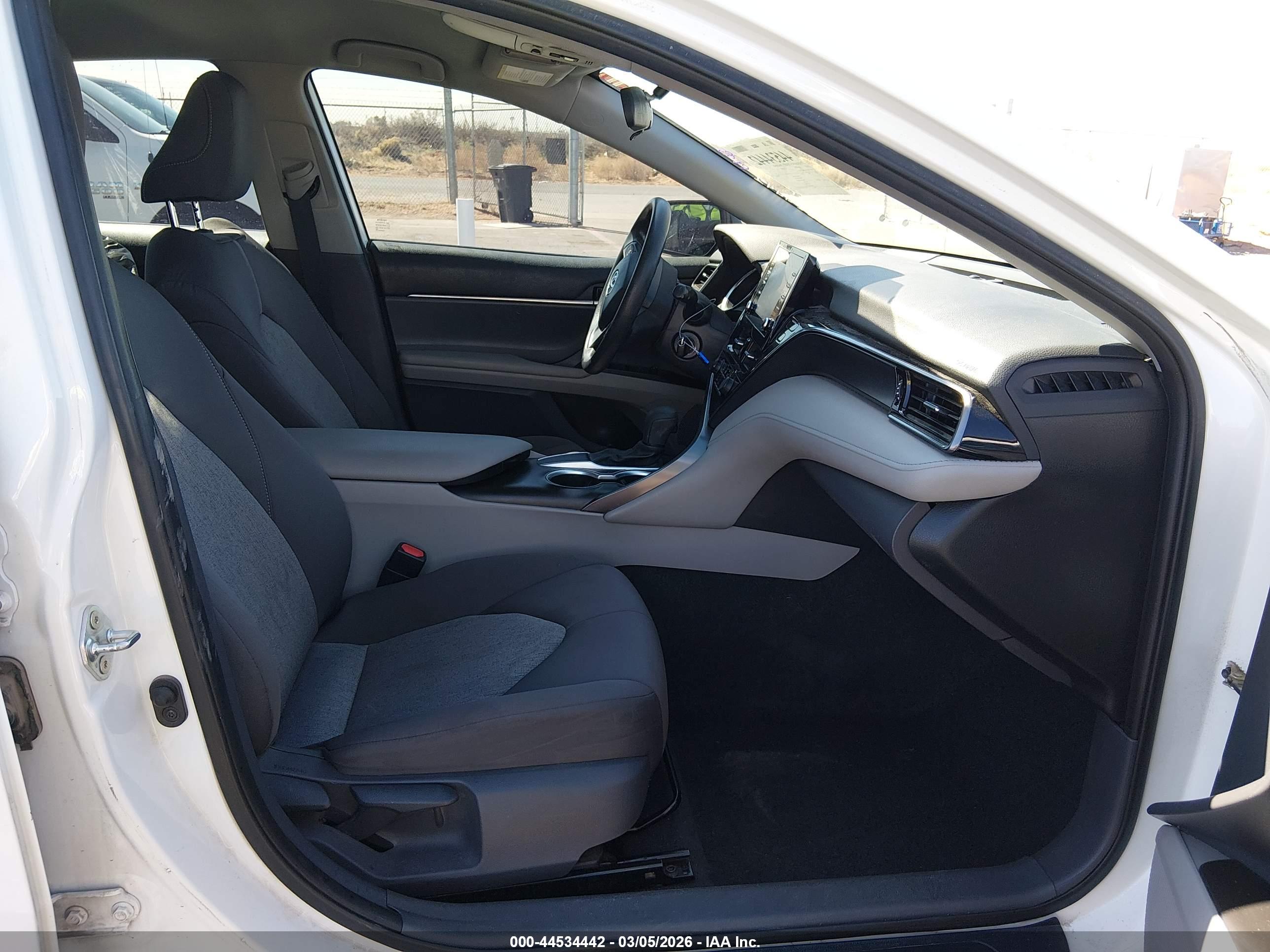 TOYOTA CAMRY image 5