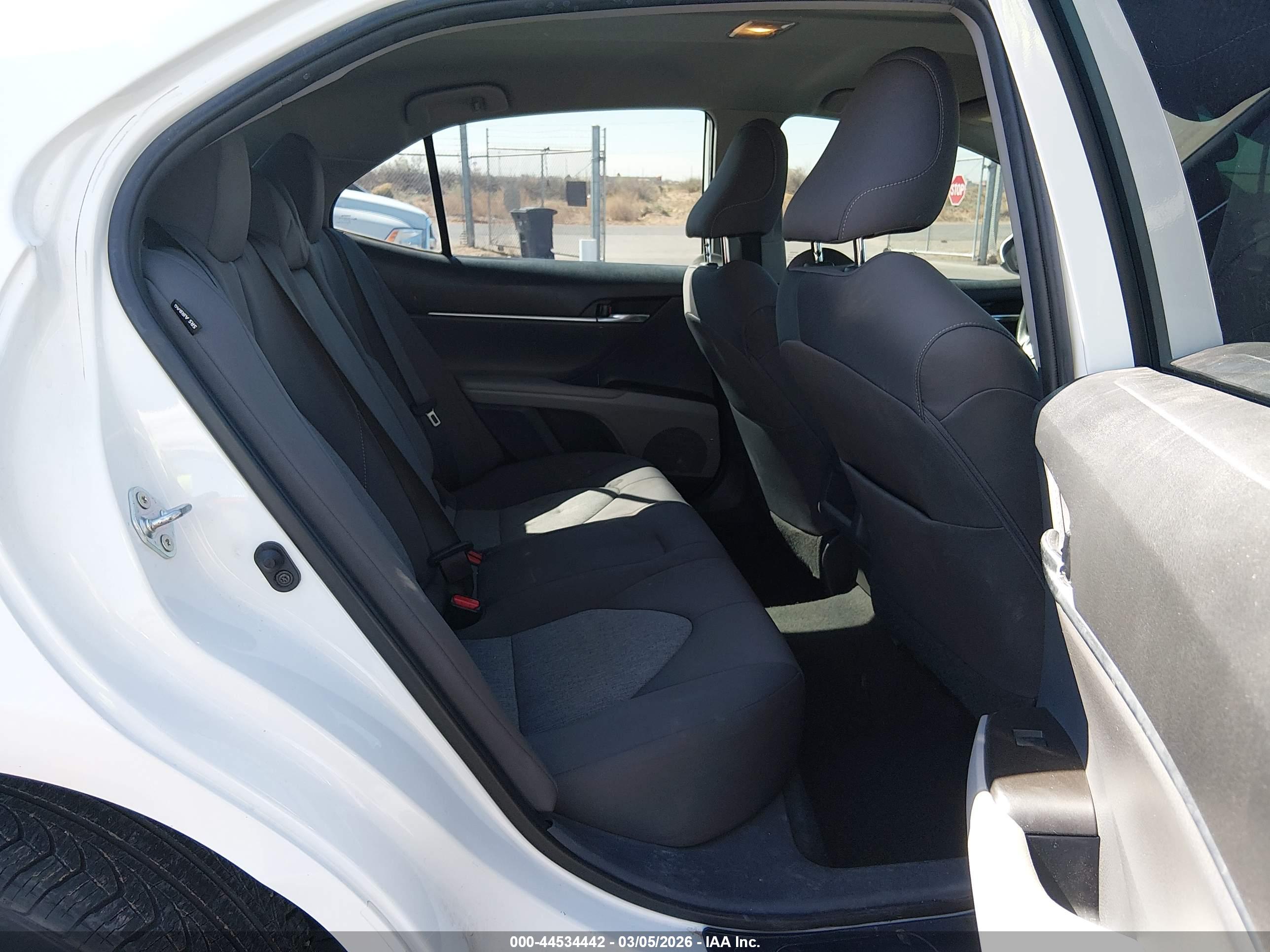 TOYOTA CAMRY image 8