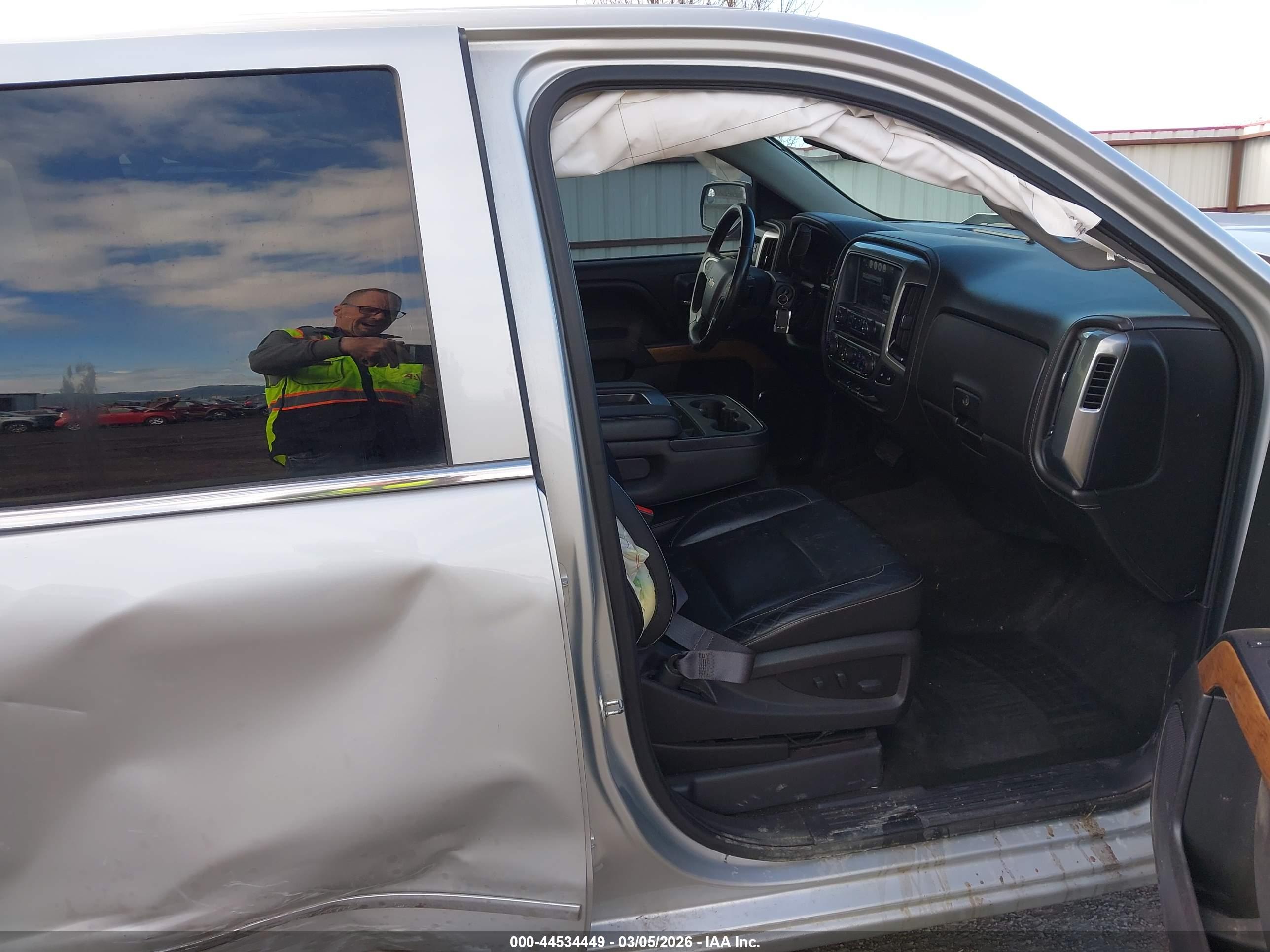 CHEVROLET SILVERADO image 5