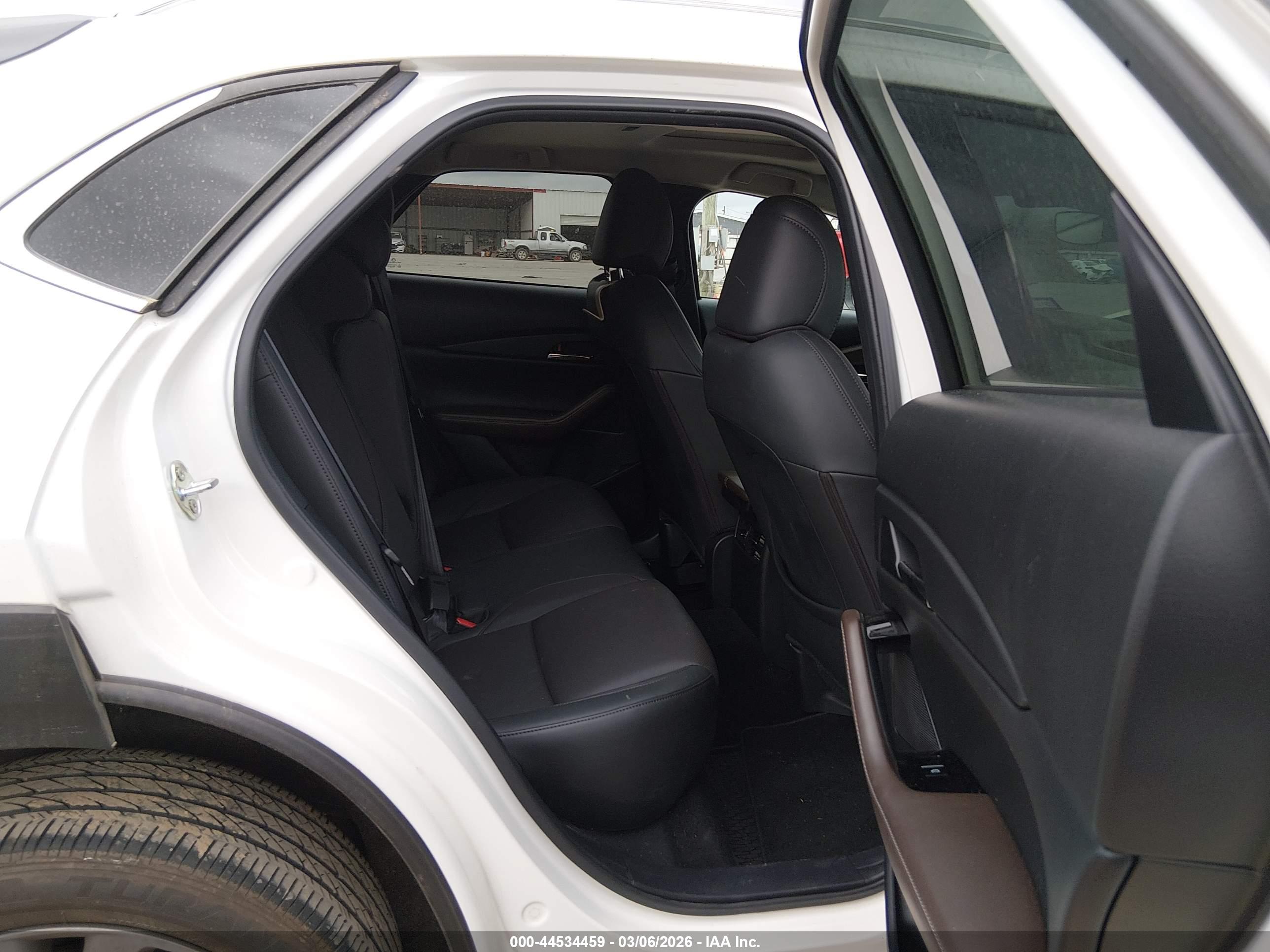 MAZDA CX-30 image 8