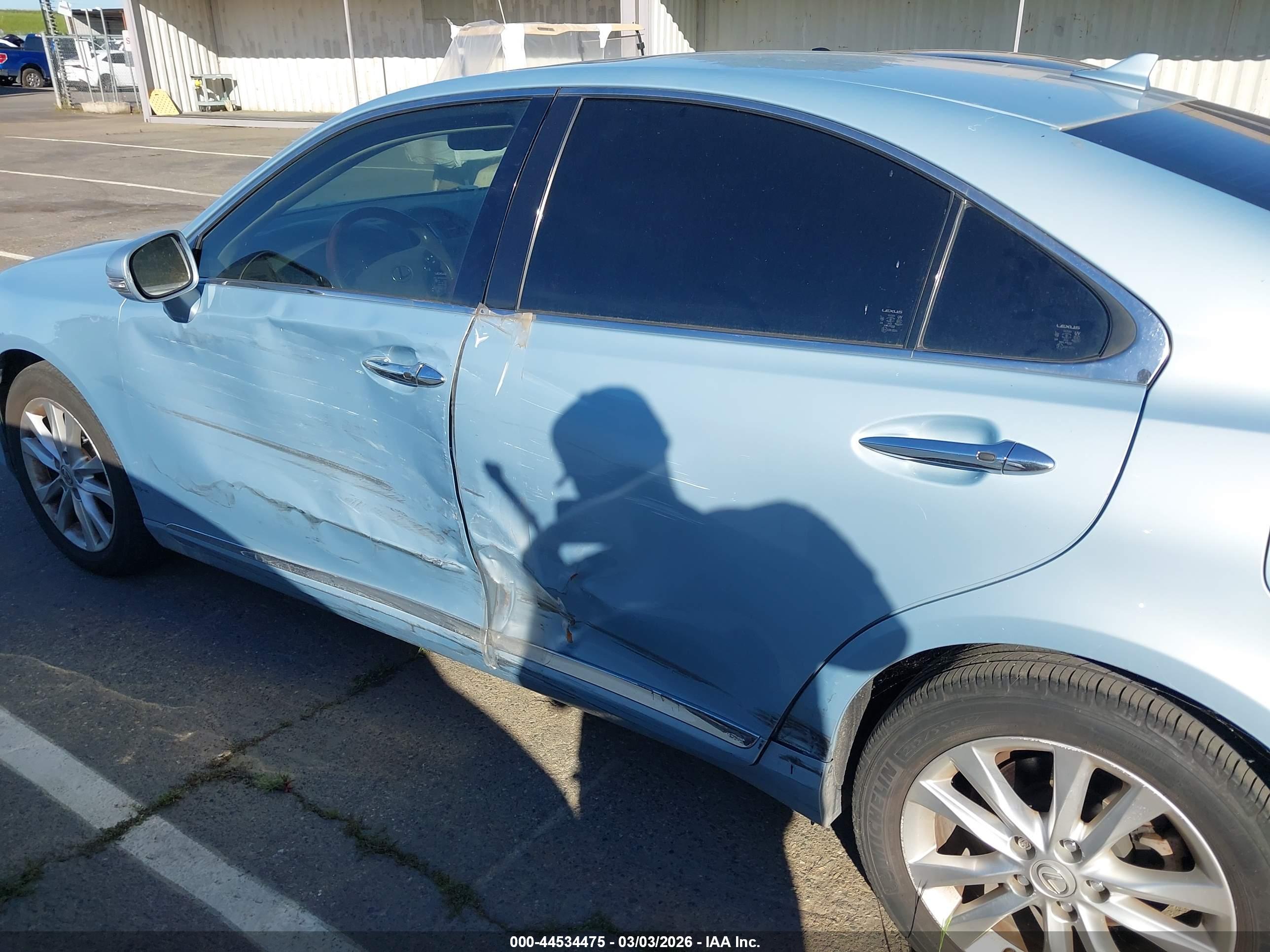 LEXUS ES image 6