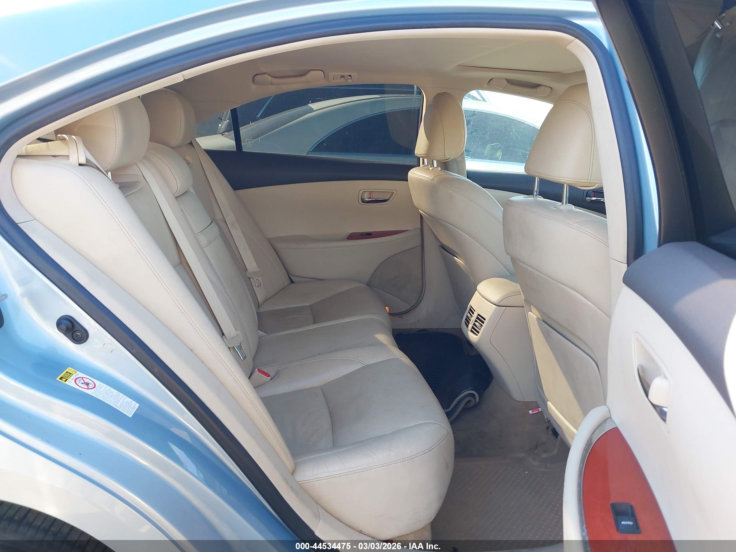 LEXUS ES image 8