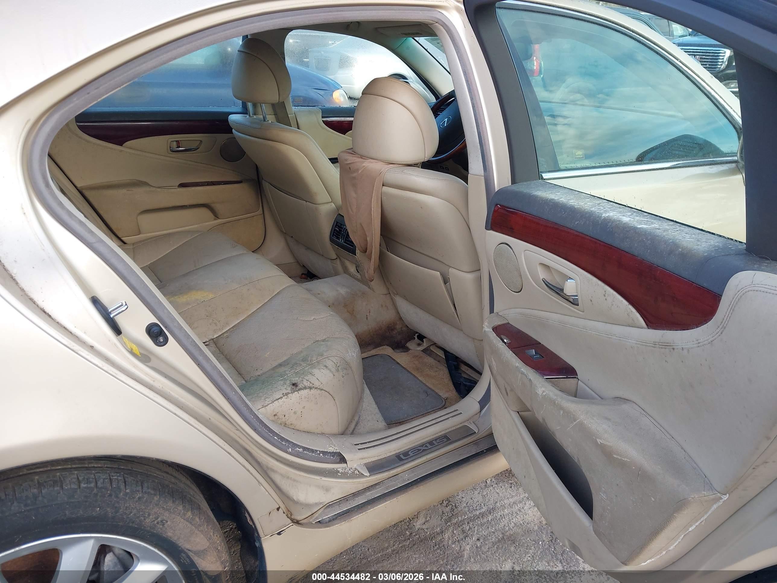 LEXUS LS image 8