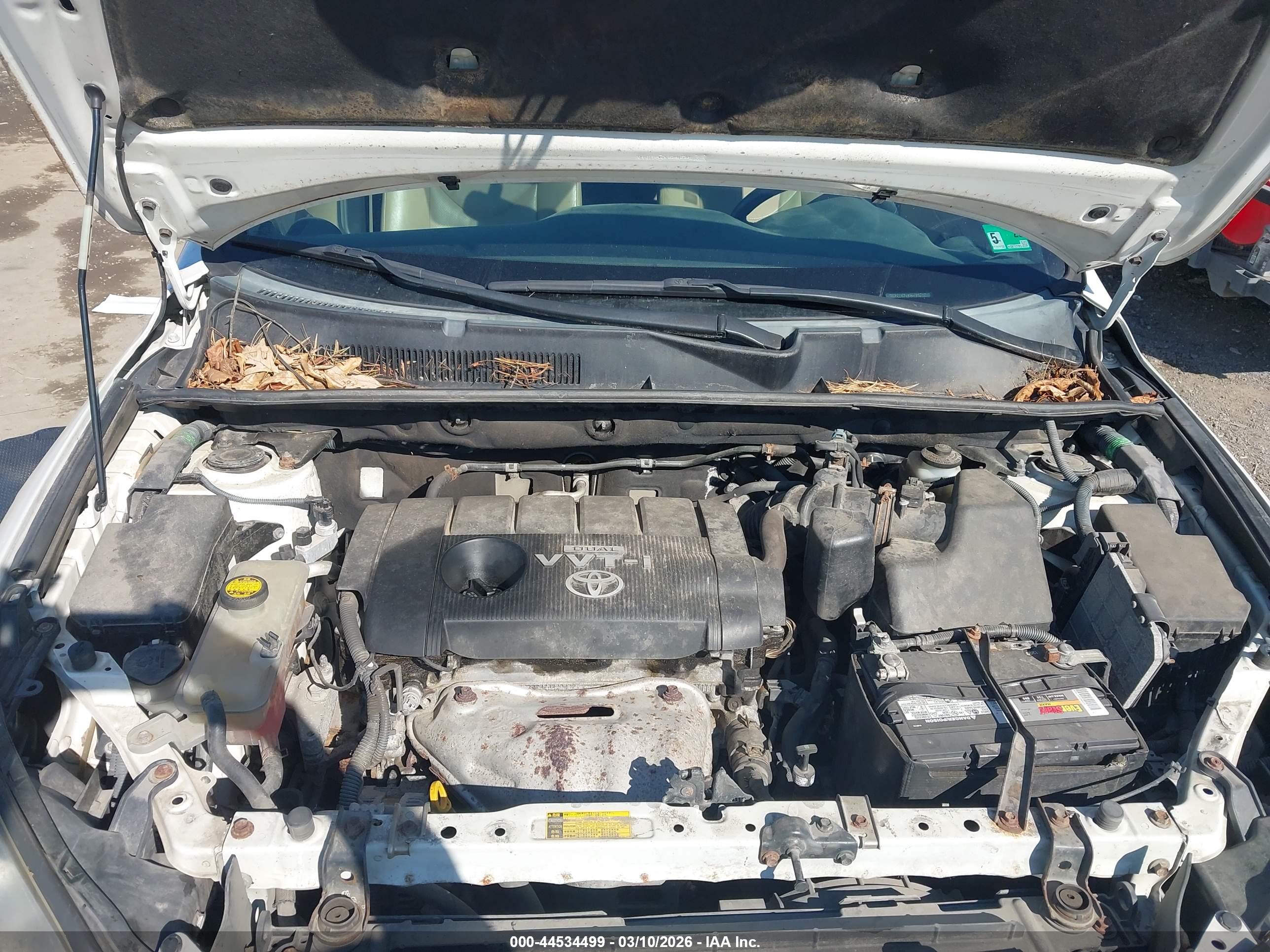 TOYOTA RAV4 image 10