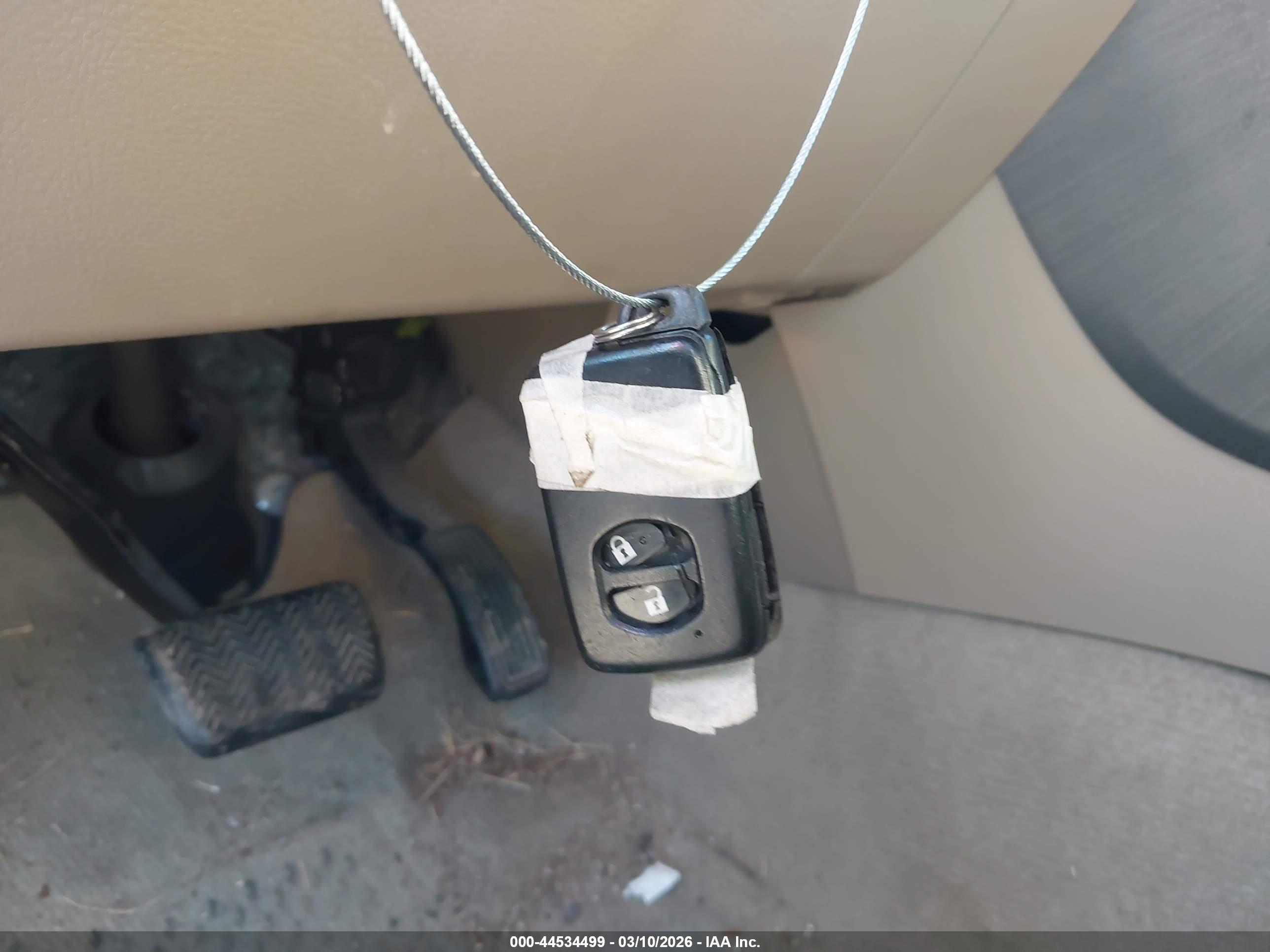 TOYOTA RAV4 image 11