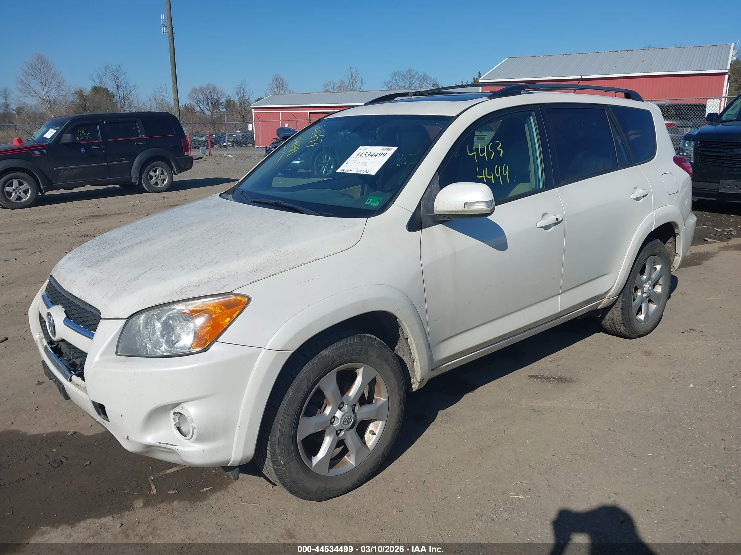 TOYOTA RAV4 image 2