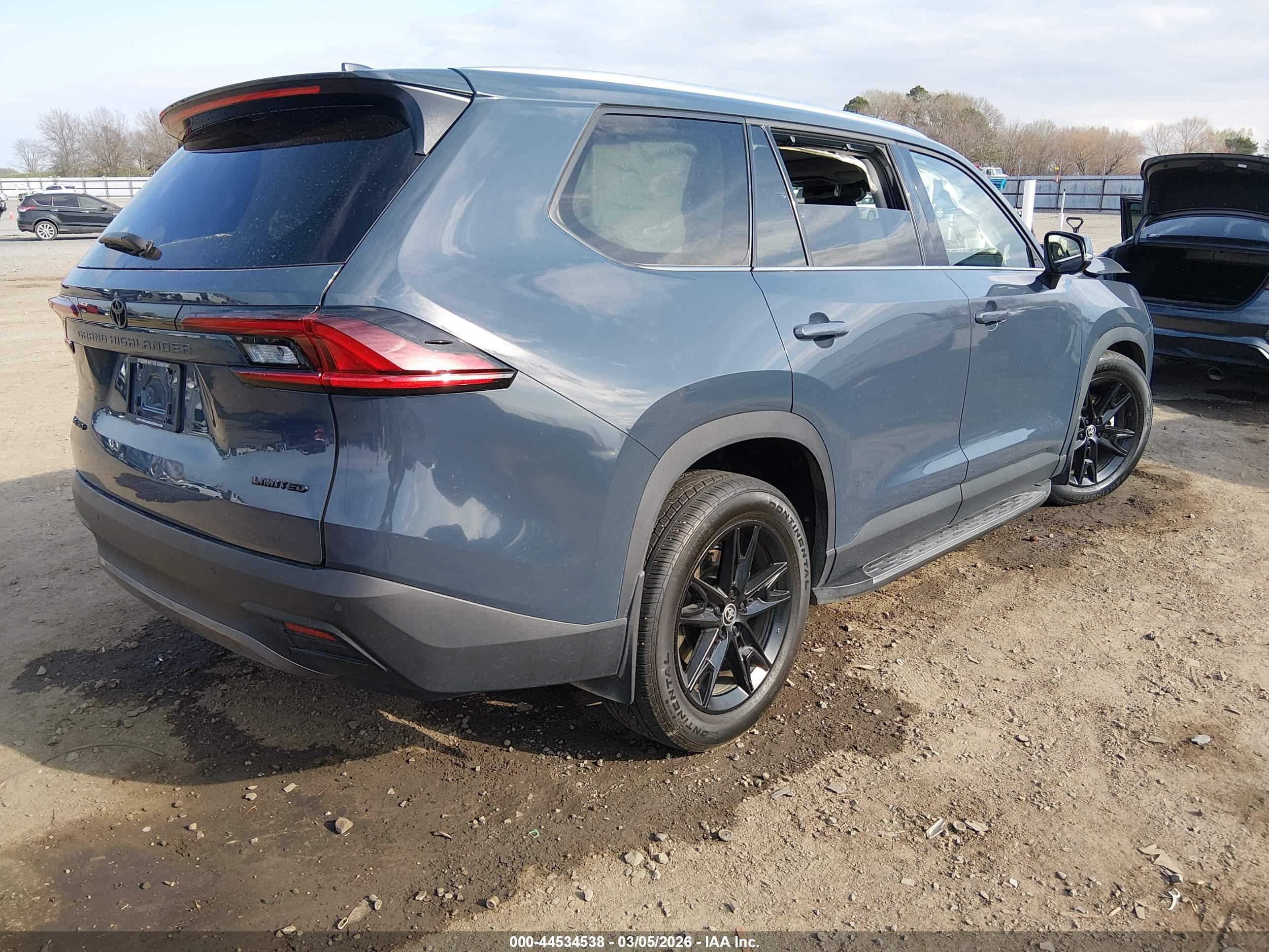 TOYOTA GRAND image 4